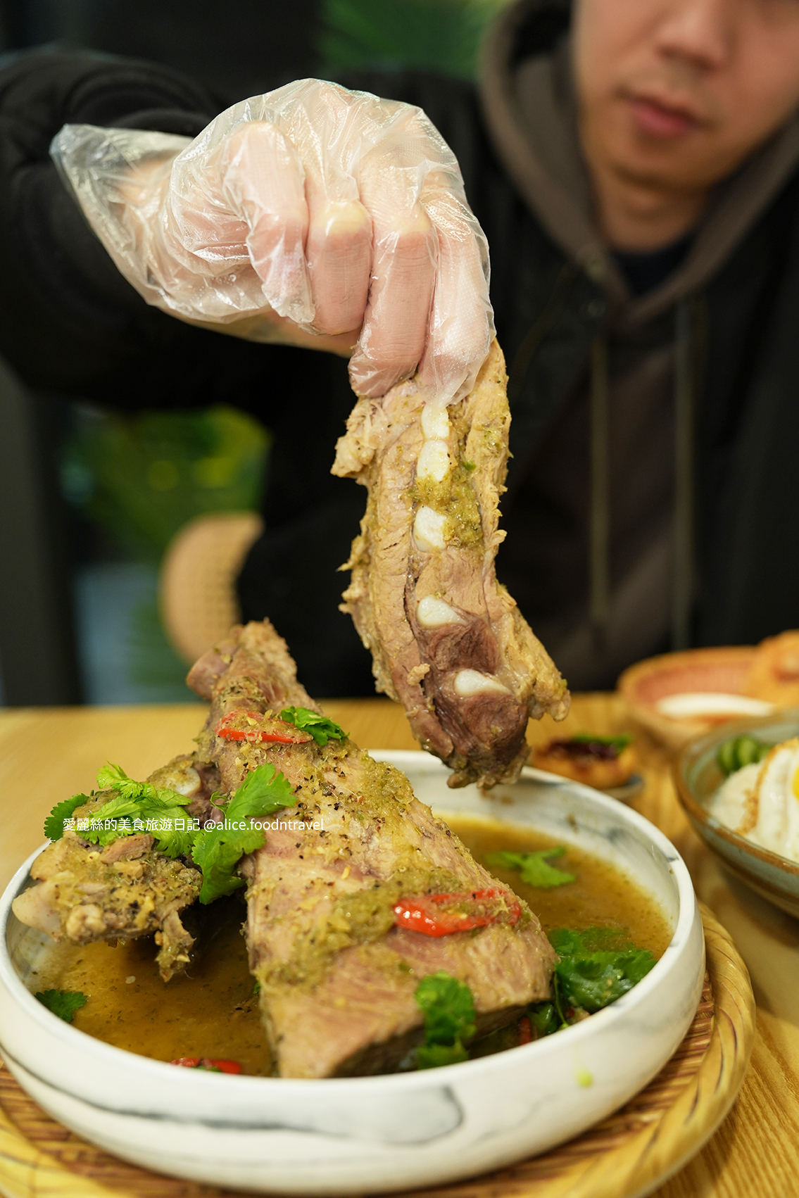 逢甲美食 逢甲必吃 逢甲平價美食 台中西屯區 逢甲大學 逢甲商圈 西屯餐廳 泰宵張逢甲店 台中西屯美食 逢甲宵夜推薦 逢甲夜市美食 台中泰式料理 逢甲學生美食 泰式火山排骨 泰式紙包魚 泰式簡餐 台中宵夜餐廳 泰式蝦餅 泰式五花酥肉飯 泰式甜點推薦 台中泰式奶茶 逢甲夜晚美食 逢甲宵夜小吃 高CP值泰式料理 台中平價泰式餐廳 逢甲商圈美食 泰宵張勤美店