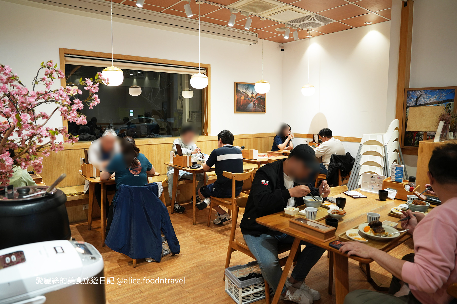 參元豚菜單 參元豚 台中大里美食 台中炸豬排 台中定食 極厚切炸豬排 日式定食 台中平價定食 漢堡排丼飯 台中甜點推薦 開心果草莓泡芙 草莓奶蓋飲品 草莓鮮奶酪 台中家庭聚餐餐廳 台中特色定食 台中大里日式餐廳 台中定食推薦 白飯吃到飽 日系風格餐廳 台中親子餐廳 台中高CP值餐廳 豬排飯 台中必吃
