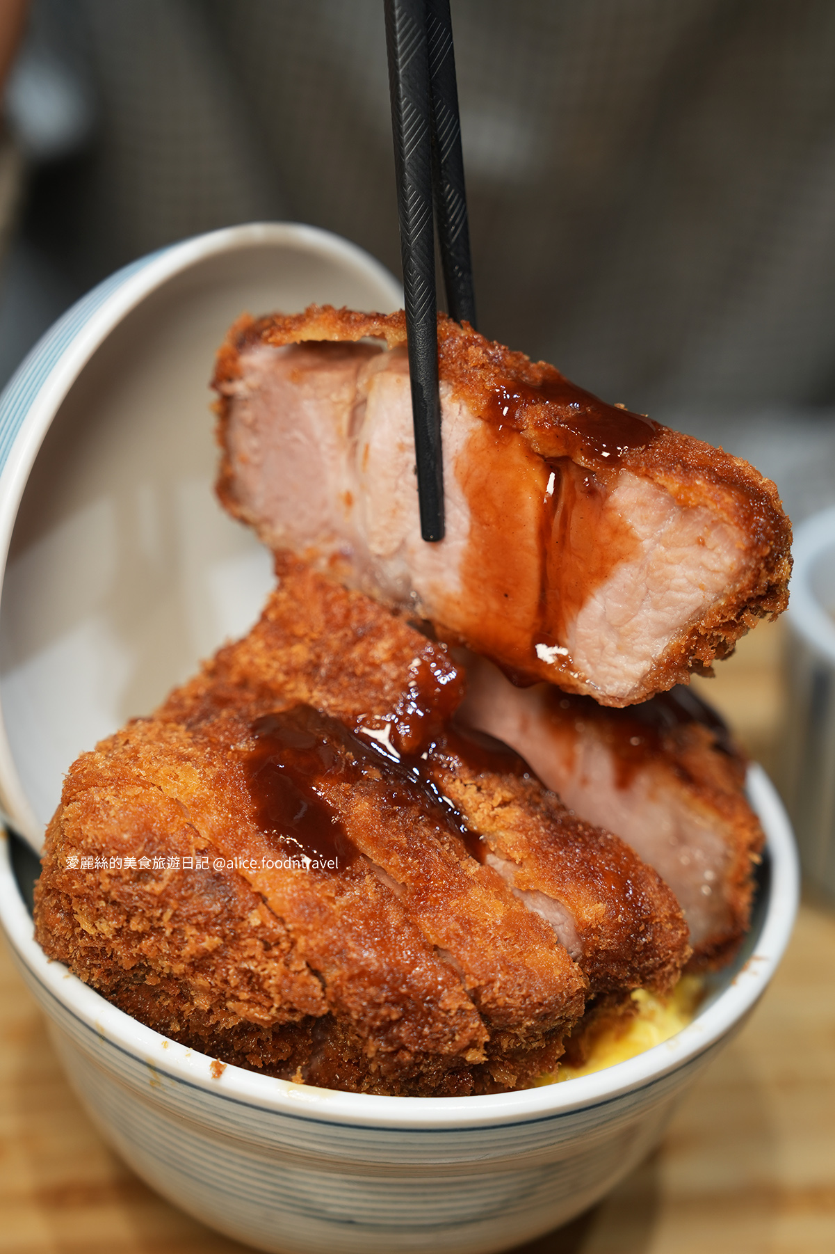 參元豚 台中大里美食 台中炸豬排 台中定食 極厚切炸豬排 日式定食 台中平價定食 漢堡排丼飯 台中甜點推薦 開心果草莓泡芙 草莓奶蓋飲品 草莓鮮奶酪 台中家庭聚餐餐廳 台中特色定食 台中大里日式餐廳 台中定食推薦 白飯味噌湯吃到飽 日系風格餐廳 台中親子餐廳 台中高CP值餐廳