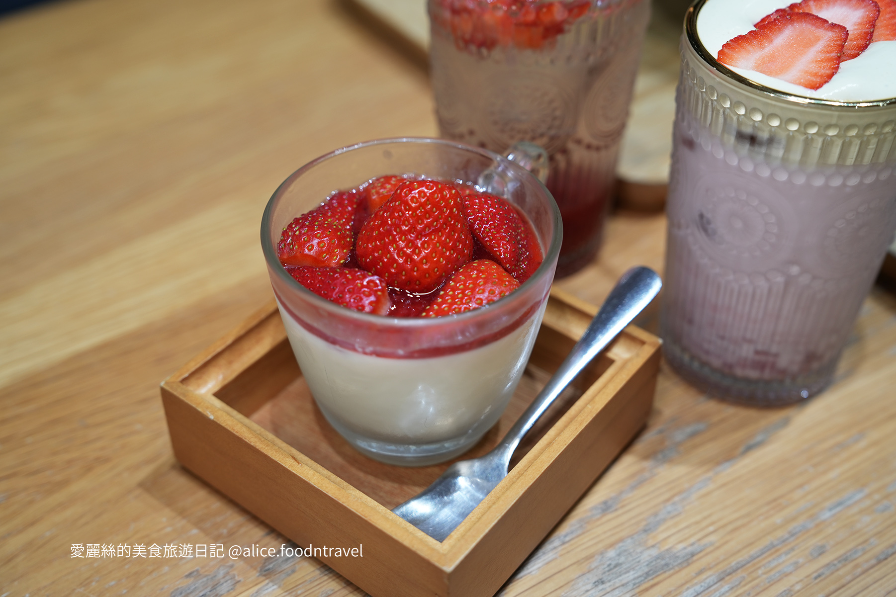 參元豚 台中大里美食 台中炸豬排 台中定食 極厚切炸豬排 日式定食 台中平價定食 漢堡排丼飯 台中甜點推薦 開心果草莓泡芙 草莓奶蓋飲品 草莓鮮奶酪 台中家庭聚餐餐廳 台中特色定食 台中大里日式餐廳 台中定食推薦 白飯味噌湯吃到飽 日系風格餐廳 台中親子餐廳 台中高CP值餐廳