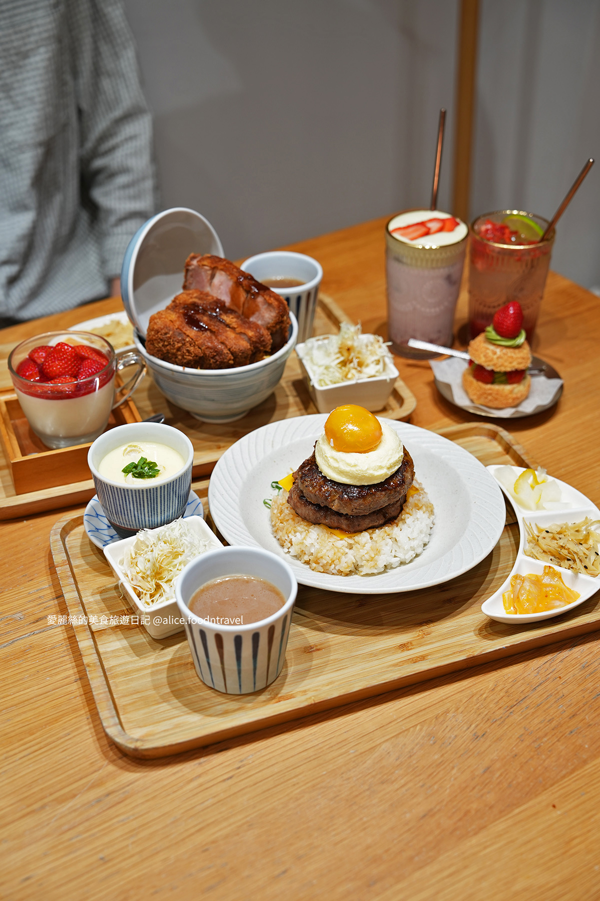 參元豚菜單 參元豚 台中大里美食 台中炸豬排 台中定食 極厚切炸豬排 日式定食 台中平價定食 漢堡排丼飯 台中甜點推薦 開心果草莓泡芙 草莓奶蓋飲品 草莓鮮奶酪 台中家庭聚餐餐廳 台中特色定食 台中大里日式餐廳 台中定食推薦 白飯吃到飽 日系風格餐廳 台中親子餐廳 台中高CP值餐廳 豬排飯 台中必吃