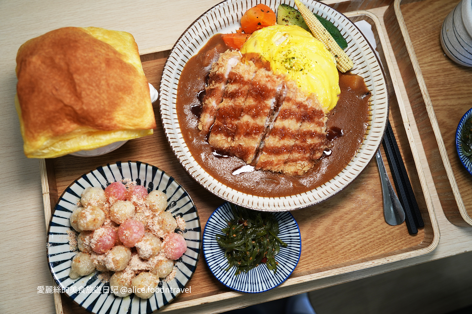 台中美食台中定食台中西區美食台中西區定食台中咖哩飯台中丼飯台中炸豬排台中天婦羅台中平價美食勤美美食科博館美食日進街食力小食堂炸湯圓酥皮濃湯