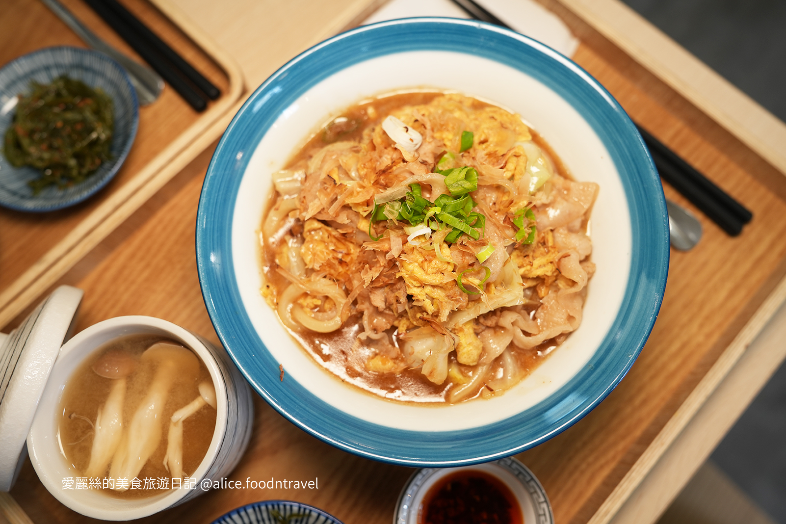 台中美食台中定食台中西區美食台中西區定食台中咖哩飯台中丼飯台中炸豬排台中天婦羅台中平價美食勤美美食科博館美食日進街食力小食堂炸湯圓酥皮濃湯