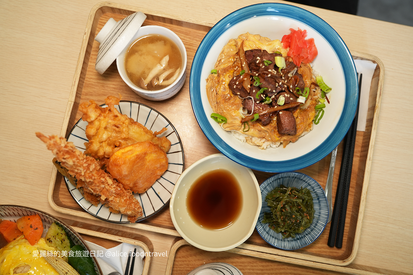 台中美食台中定食台中西區美食台中西區定食台中咖哩飯台中丼飯台中炸豬排台中天婦羅台中平價美食勤美美食科博館美食日進街食力小食堂炸湯圓酥皮濃湯