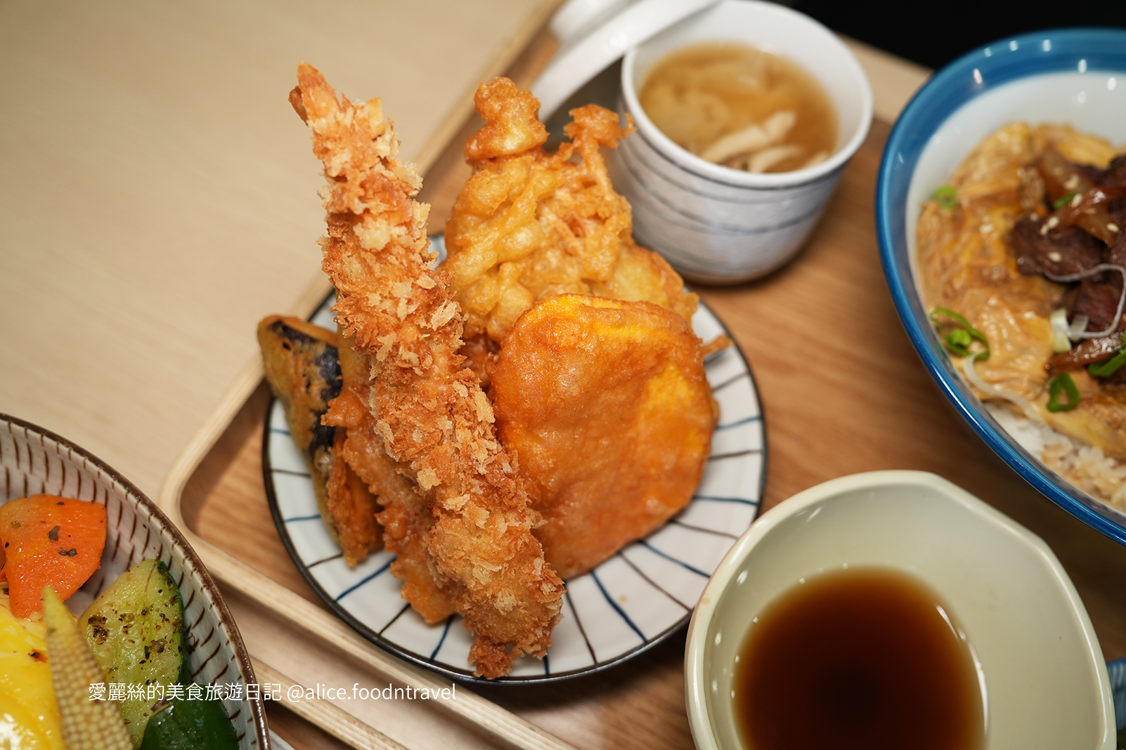 台中美食台中定食台中西區美食台中西區定食台中咖哩飯台中丼飯台中炸豬排台中天婦羅台中平價美食勤美美食科博館美食日進街食力小食堂炸湯圓酥皮濃湯