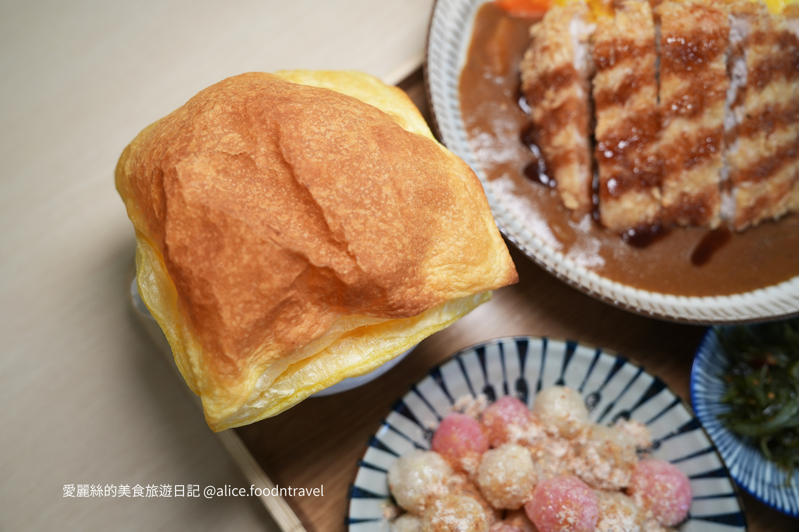 台中美食台中定食台中西區美食台中西區定食台中咖哩飯台中丼飯台中炸豬排台中天婦羅台中平價美食勤美美食科博館美食日進街食力小食堂炸湯圓酥皮濃湯