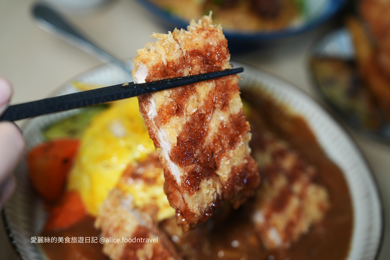 台中美食台中定食台中西區美食台中西區定食台中咖哩飯台中丼飯台中炸豬排台中天婦羅台中平價美食勤美美食科博館美食日進街食力小食堂炸湯圓酥皮濃湯