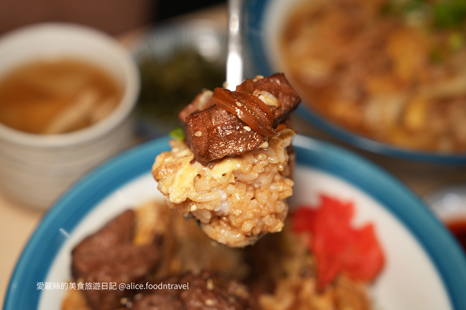 台中美食台中定食台中西區美食台中西區定食台中咖哩飯台中丼飯台中炸豬排台中天婦羅台中平價美食勤美美食科博館美食日進街食力小食堂炸湯圓酥皮濃湯