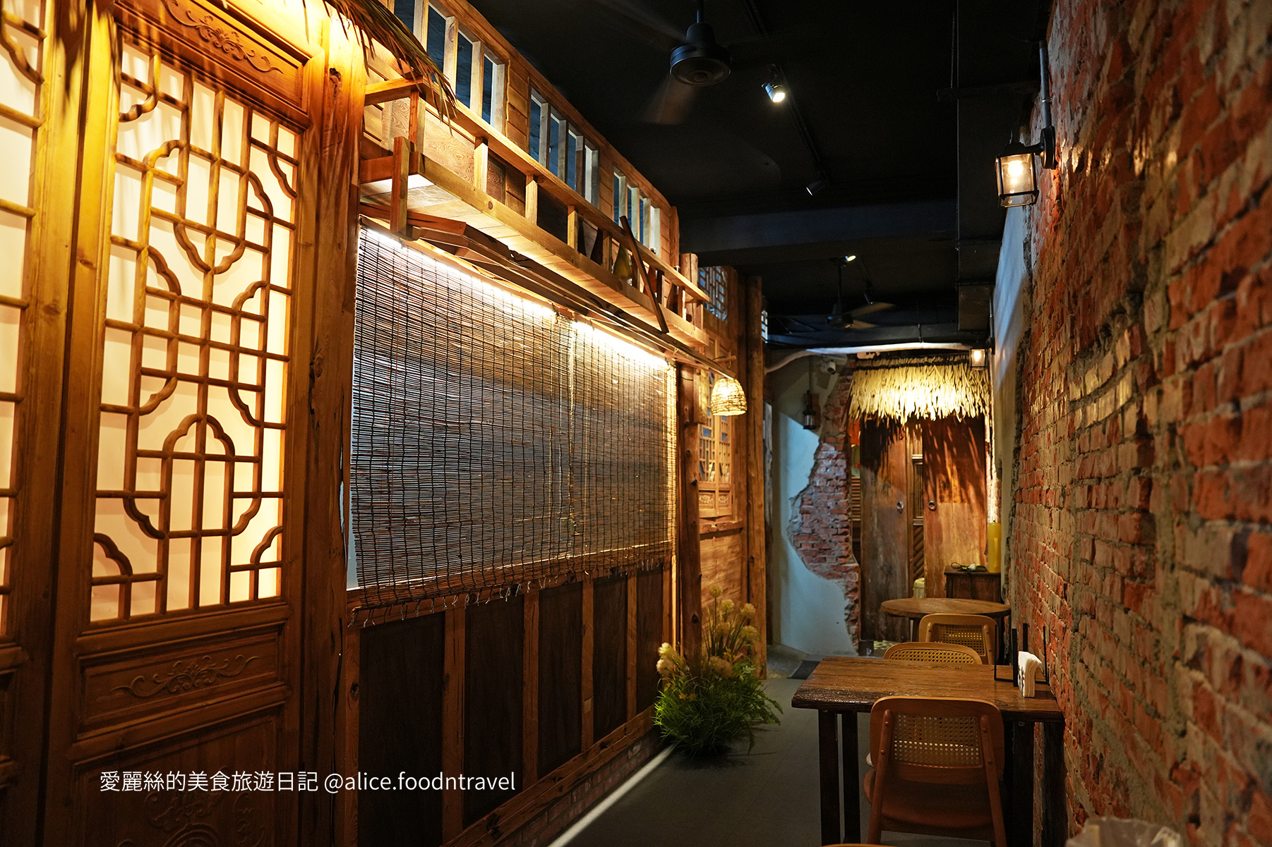 台中西區美食 台中餐酒館推薦 台中西區餐酒館 向上路美食 勤美餐酒館 台中約會餐廳 台中聚餐餐廳 台中美術館美食 審計新村美食 台中隱藏版餐酒館 The Me Time 悠・時候 台中手抓海鮮 台中海鮮桶推薦 台中德國豬腳 台中松露起司烤餅 台中創意料理餐廳 台中特色調酒 台中生啤酒推薦 台中餐酒館包場 台中網美餐廳