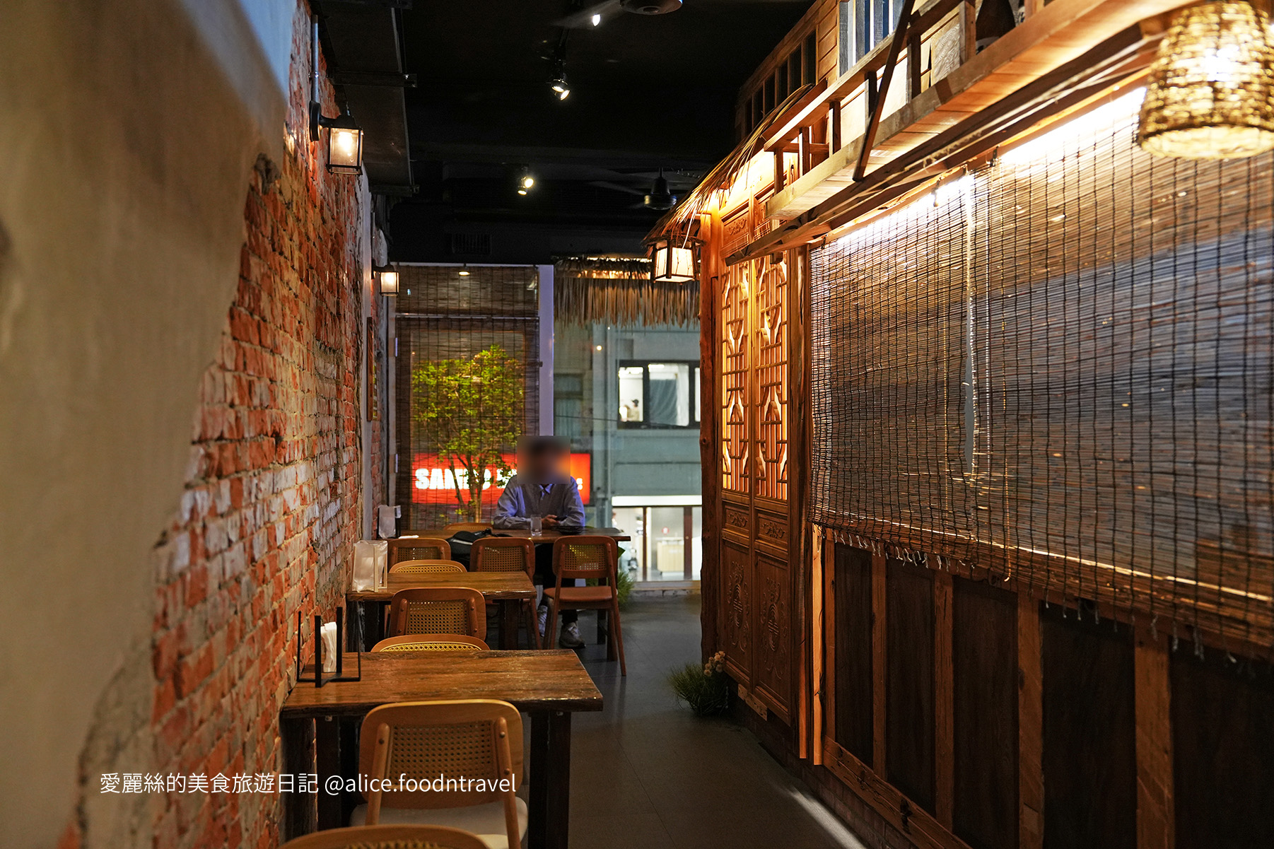 台中西區美食 台中餐酒館推薦 台中西區餐酒館 向上路美食 勤美餐酒館 台中約會餐廳 台中聚餐餐廳 台中美術館美食 審計新村美食 台中隱藏版餐酒館 The Me Time 悠・時候 台中手抓海鮮 台中海鮮桶推薦 台中德國豬腳 台中松露起司烤餅 台中創意料理餐廳 台中特色調酒 台中生啤酒推薦 台中餐酒館包場 台中網美餐廳