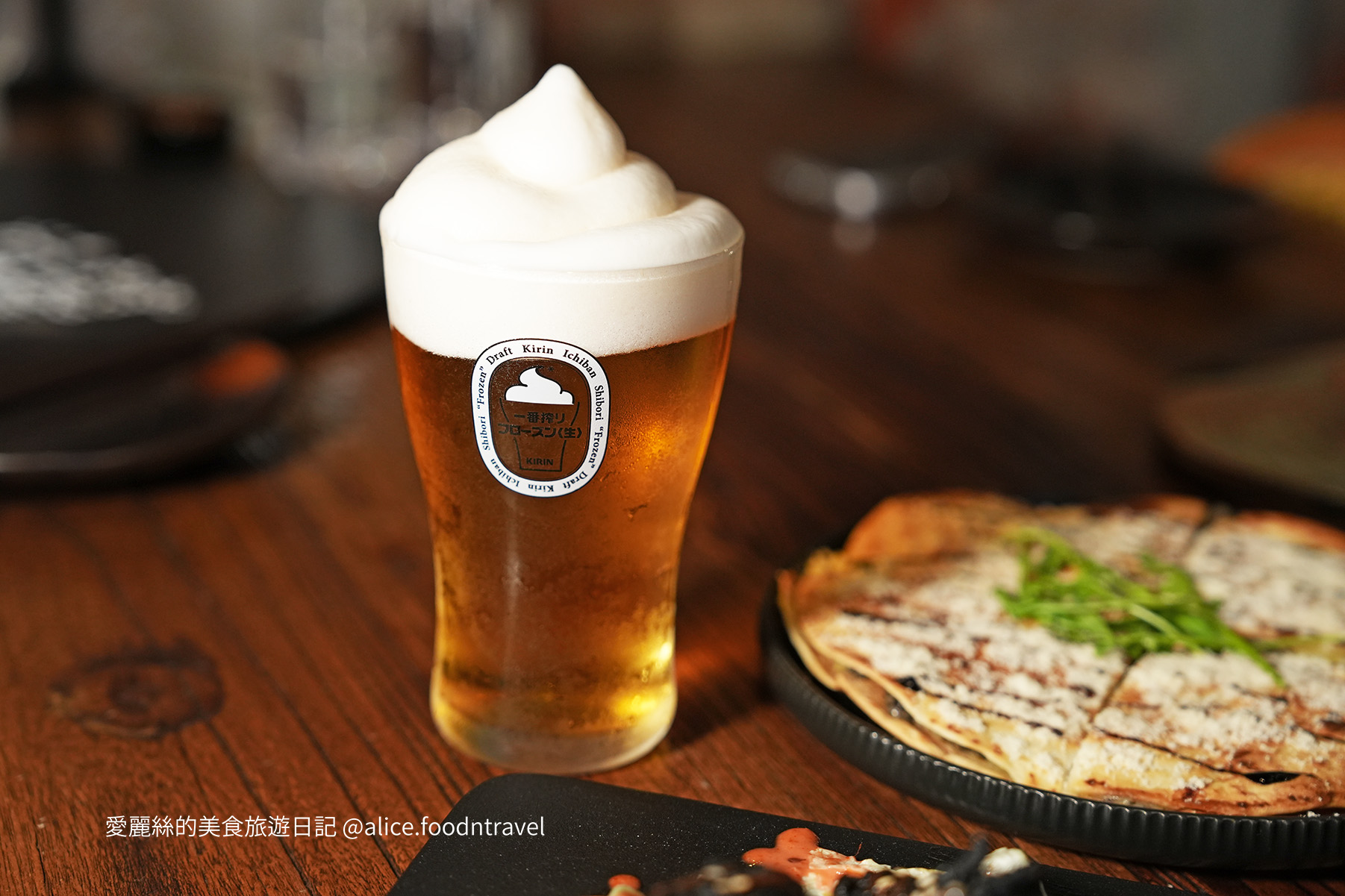台中西區美食 台中餐酒館推薦 台中西區餐酒館 向上路美食 勤美餐酒館 台中約會餐廳 台中聚餐餐廳 台中美術館美食 審計新村美食 台中隱藏版餐酒館 The Me Time 悠・時候 台中手抓海鮮 台中海鮮桶推薦 台中德國豬腳 台中松露起司烤餅 台中創意料理餐廳 台中特色調酒 台中生啤酒推薦 台中餐酒館包場 台中網美餐廳