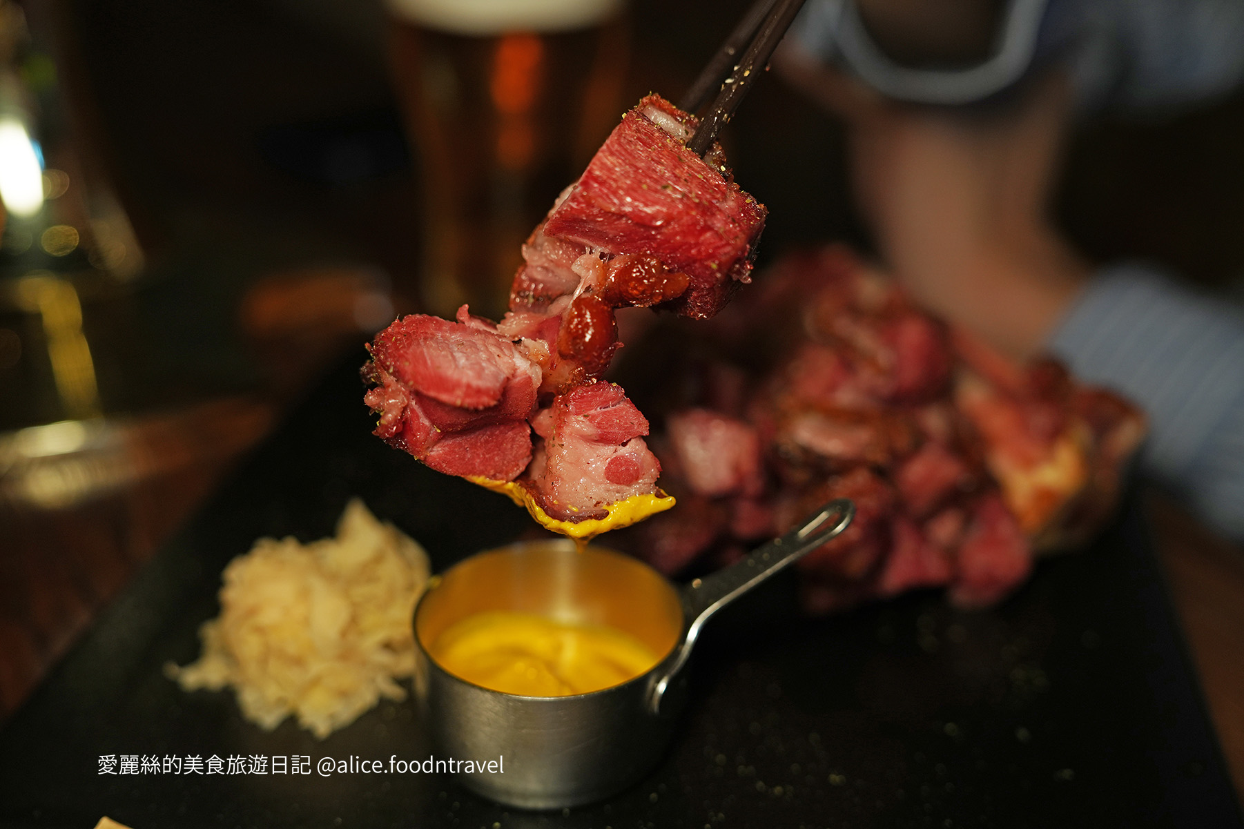 台中西區美食 台中餐酒館推薦 台中西區餐酒館 向上路美食 勤美餐酒館 台中約會餐廳 台中聚餐餐廳 台中美術館美食 審計新村美食 台中隱藏版餐酒館 The Me Time 悠・時候 台中手抓海鮮 台中海鮮桶推薦 台中德國豬腳 台中松露起司烤餅 台中創意料理餐廳 台中特色調酒 台中生啤酒推薦 台中餐酒館包場 台中網美餐廳