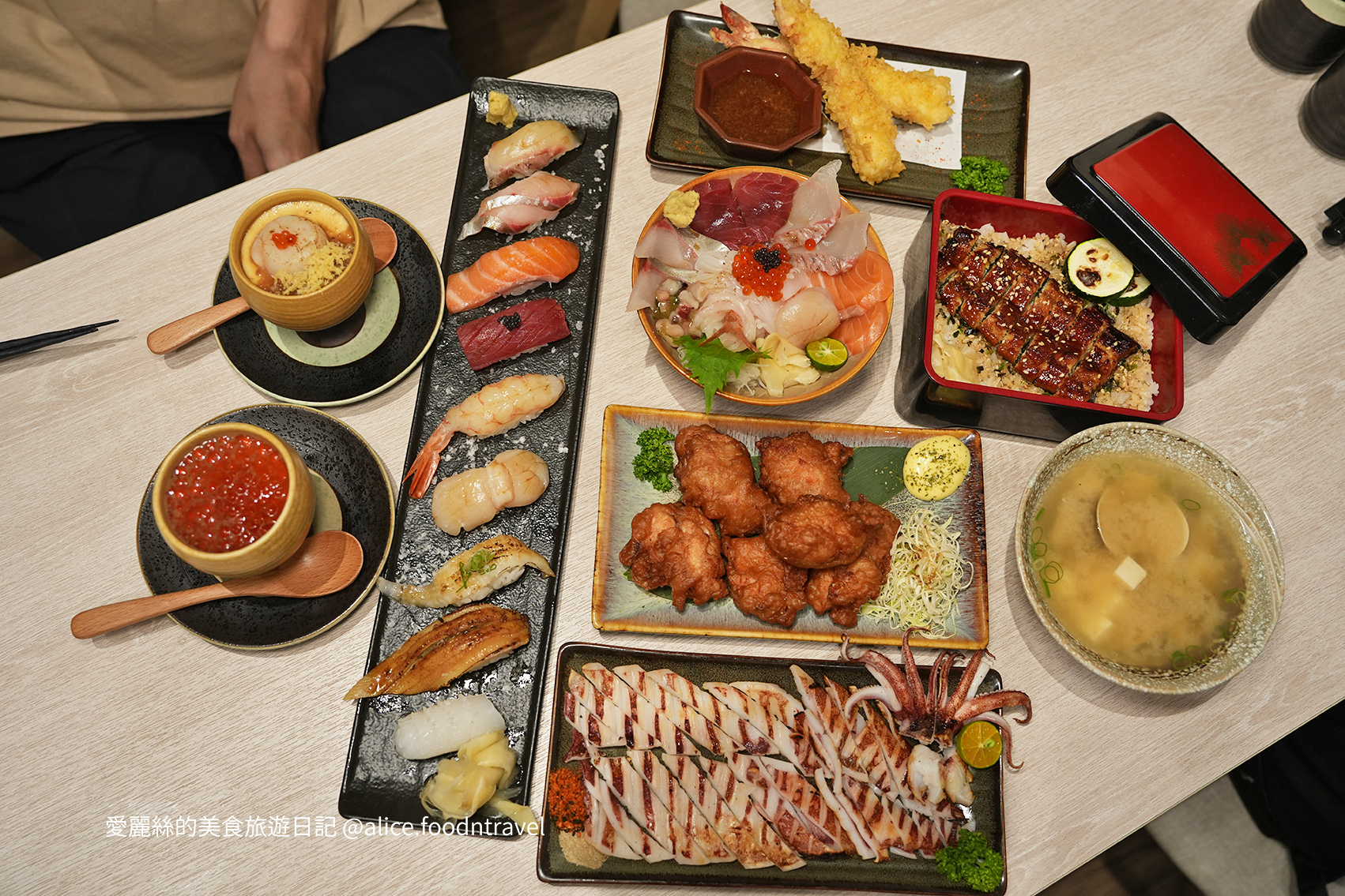 台中美食 台中日料 台中逢甲日式 台中逢甲居酒屋 台中居酒屋 台中丼飯 逢甲炸蝦 台中逢甲隱藏 台中平價美食 逢甲美食 逢甲日料 隱藏日式 逢甲居酒屋 必吃居酒屋 台中必吃日料 台中壽司推薦 逢甲壽司 CP值日式 