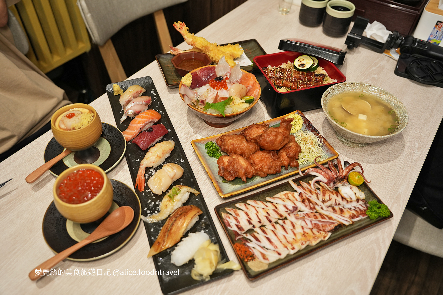 台中美食 台中日料 台中逢甲日式 台中逢甲居酒屋 台中居酒屋 台中丼飯 逢甲炸蝦 台中逢甲隱藏 台中平價美食 逢甲美食 逢甲日料 隱藏日式 逢甲居酒屋 必吃居酒屋 台中必吃日料 台中壽司推薦 逢甲壽司 CP值日式 