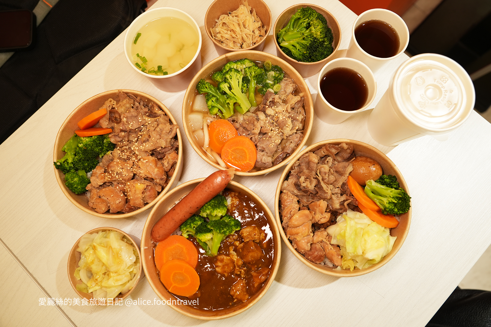 台北丼飯 台北咖哩 大安美食 大安丼飯 大安咖哩 台大美食 台大學生必吃 cp值 日式食堂 日式蓋飯 大安滷肉飯  必吃丼飯 大安必吃 台大午餐 台北定食 台大定食 大安定食 日式定食  
日式咖哩 台大滷肉飯 