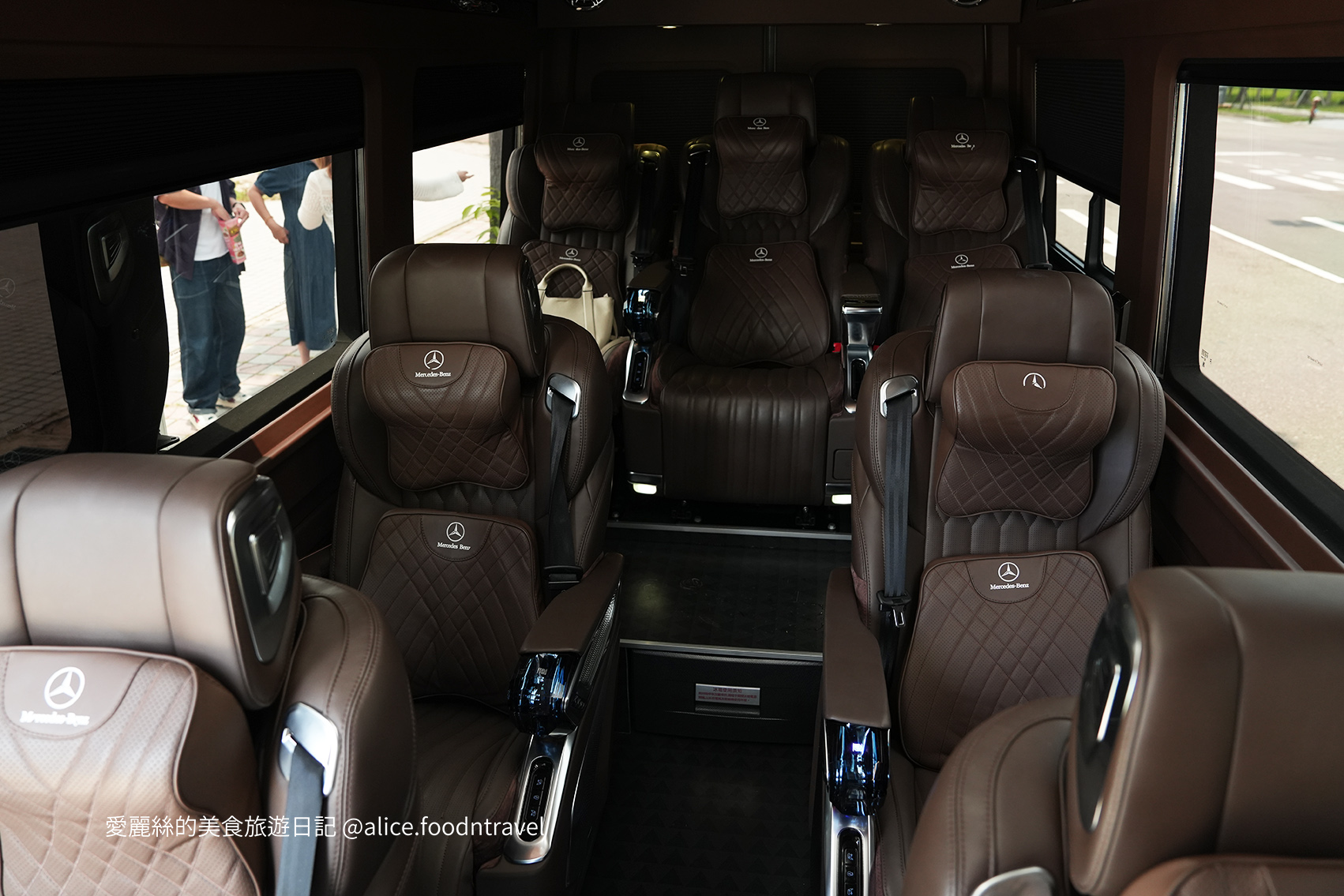 機場接駁國旅租車國旅包車商務包車商務租車保姆車出租豪華保姆車賓士保姆車賓士豪華保姆車賓士九人座賓士大T保姆車捷揚租車推薦