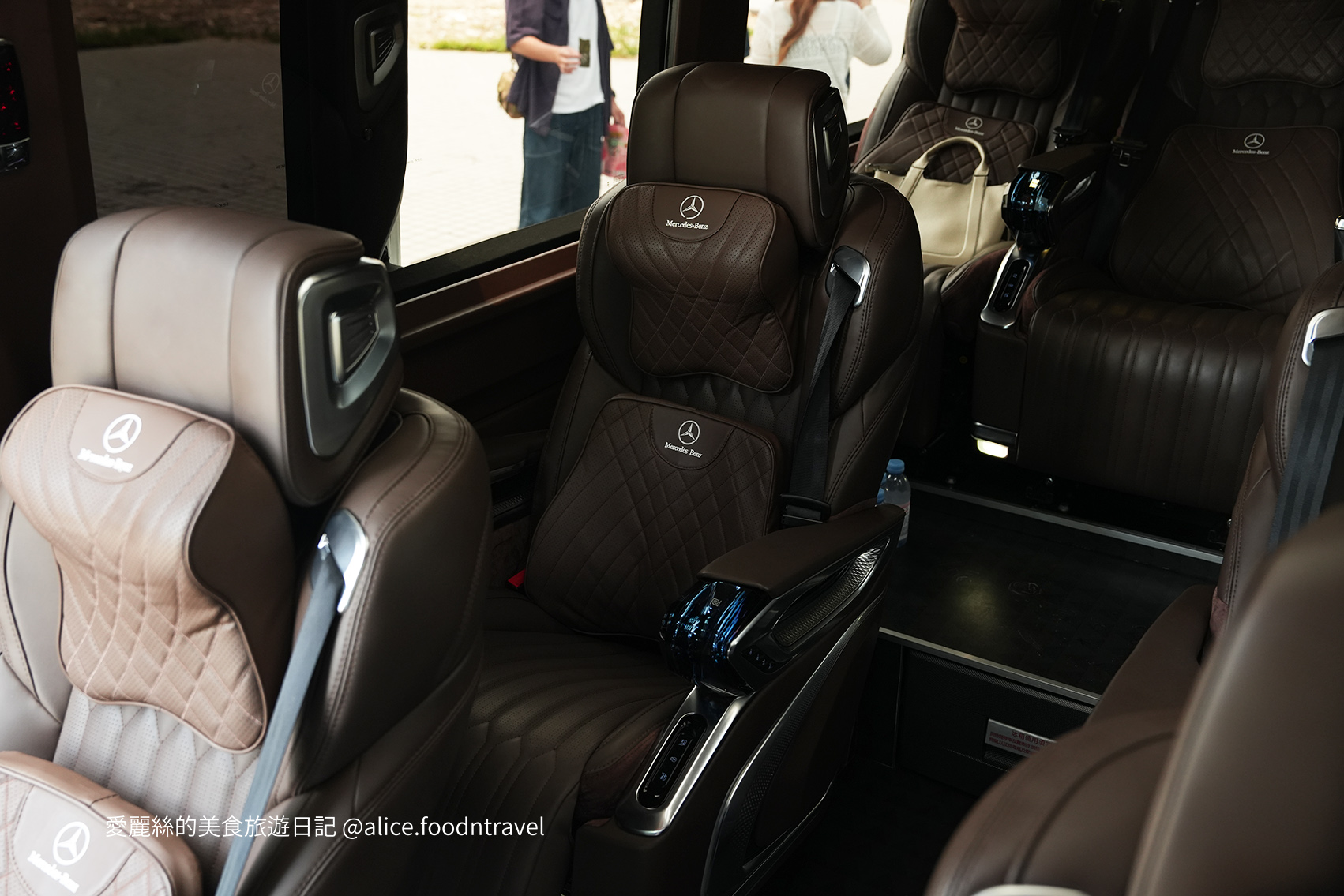 機場接駁國旅租車國旅包車商務包車商務租車保姆車出租豪華保姆車賓士保姆車賓士豪華保姆車賓士九人座賓士大T保姆車捷揚租車推薦