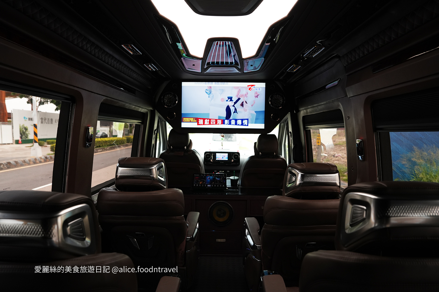 機場接駁國旅租車國旅包車商務包車商務租車保姆車出租豪華保姆車賓士保姆車賓士豪華保姆車賓士九人座賓士大T保姆車捷揚租車推薦