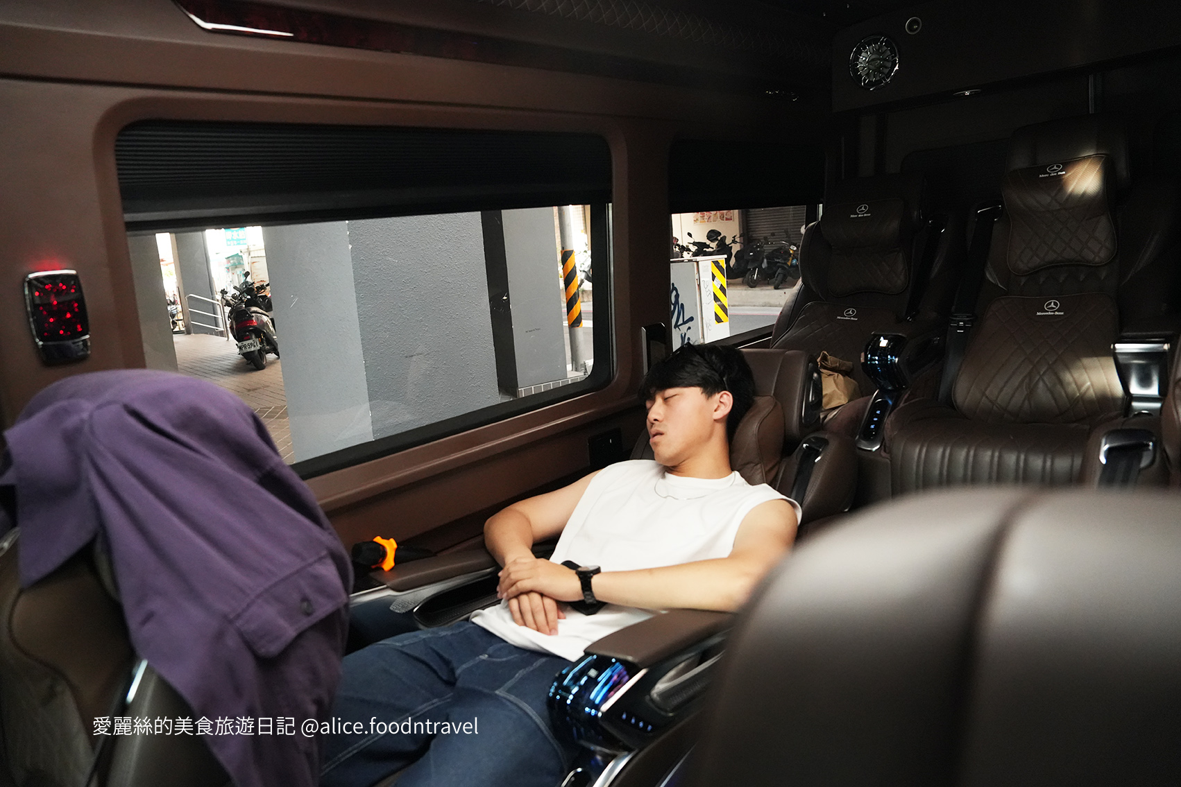 機場接駁國旅租車國旅包車商務包車商務租車保姆車出租豪華保姆車賓士保姆車賓士豪華保姆車賓士九人座賓士大T保姆車捷揚租車推薦