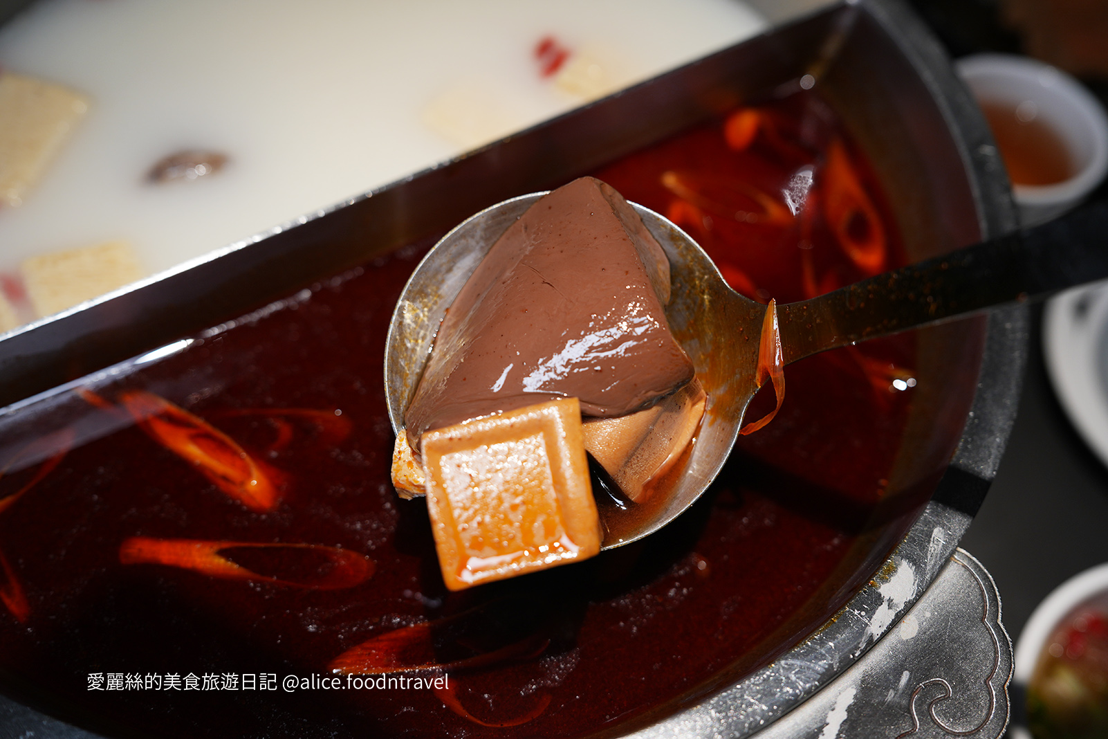 台中火鍋 台中南屯 台中南屯火鍋 台中南屯美食 台中必吃 新竹火鍋 新竹美食 新竹火鍋推薦 台中火鍋推薦 南屯餐廳 聚餐餐廳 慶生餐廳 台中麻辣鍋 台中鼎王 台中老四川 台中鴛鴦鍋 台中公益路美食 公益路火鍋 台中景點推薦 岩漿火鍋 商業午餐 台中宵夜 岩漿火鍋菜單