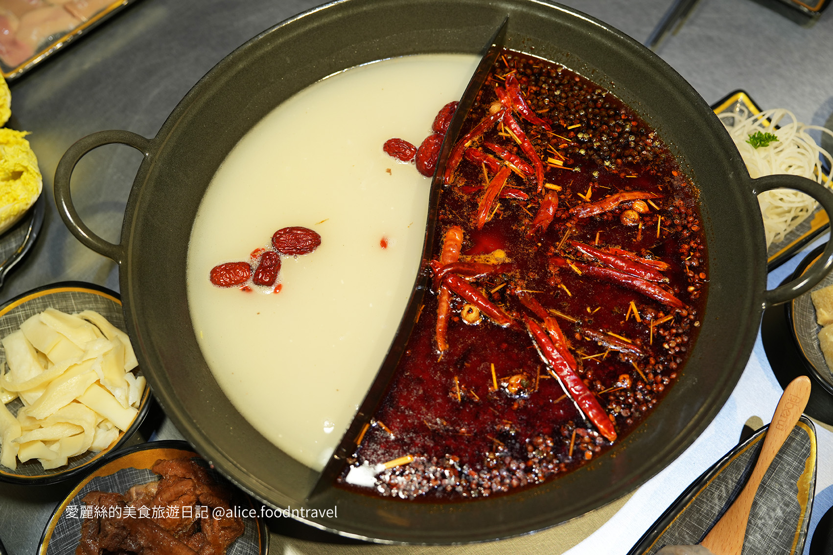 台中火鍋 台中麻辣鍋 台中火鍋必吃 台中必吃火鍋 北屯火鍋 北屯餐廳 北屯聚餐 北屯火鍋 民俗公園美食 老井 周記美食 洲際漢神美食 台中四川火鍋 四川麻辣鍋 台中麻辣鍋推薦 台中麻辣火鍋 台中川菜 台中 椒宴四川麻辣火鍋 霧都 郭大哥 鼎王