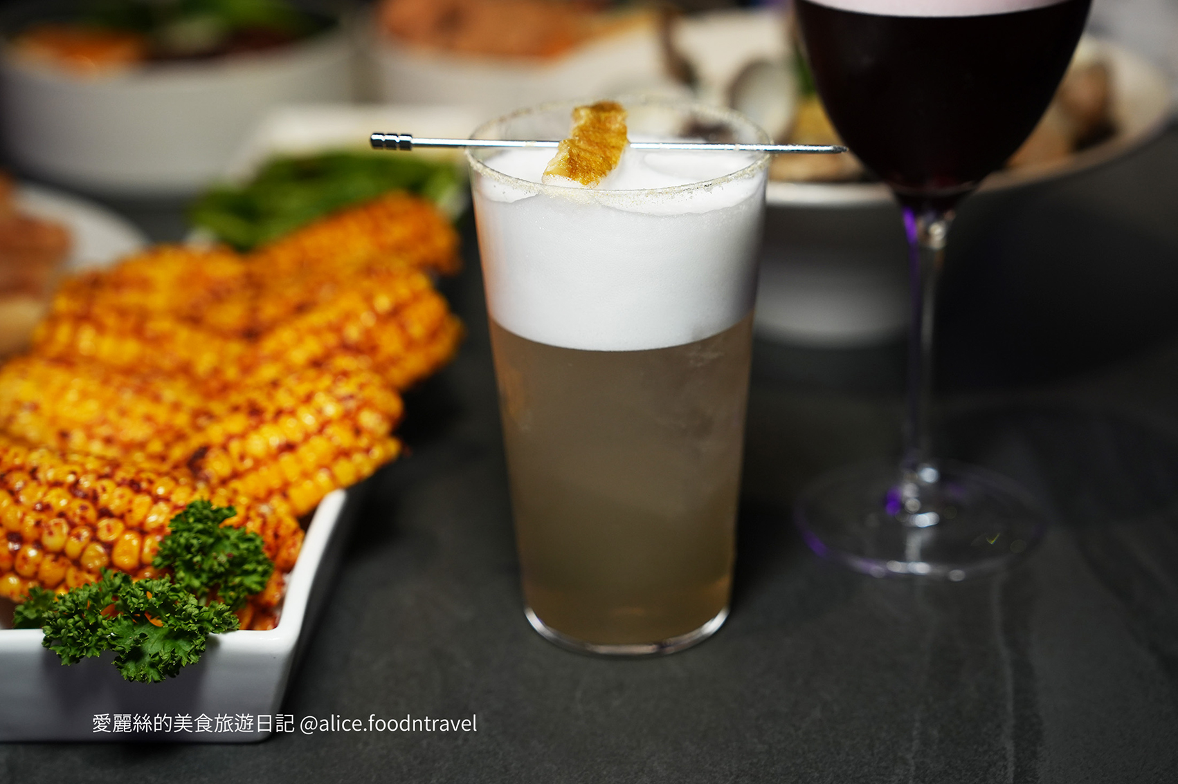 台中酒吧 台中慶生餐廳 台中必吃美食 西區酒吧 西區夜生活 台中夜生活 早上沒事晚上台中市 精誠路酒吧 台中喝酒 西區酒吧推薦 西區調酒 台中調酒 台中喝酒挑戰 特色酒吧 台中bar 西區bar 台中雞尾酒 台中特色酒吧 台中新開酒吧 台中派對 西區派對 台中小酌 台中買醉