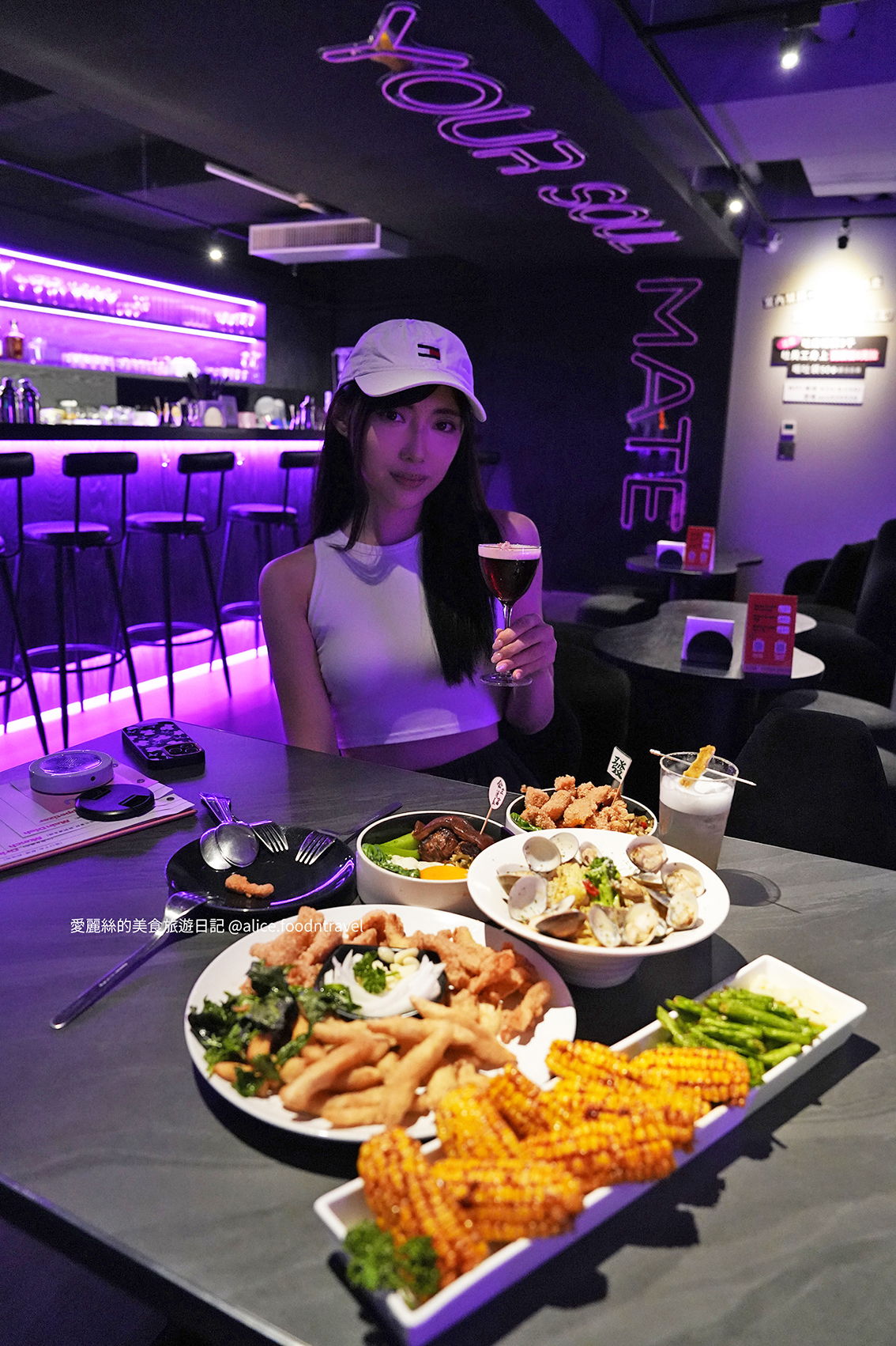 台中酒吧 台中慶生餐廳 台中必吃美食 西區酒吧 西區夜生活 台中夜生活 早上沒事晚上台中市 精誠路酒吧 台中喝酒 西區酒吧推薦 西區調酒 台中調酒 台中喝酒挑戰 特色酒吧 台中bar 西區bar 台中雞尾酒 台中特色酒吧 台中新開酒吧 台中派對 西區派對 台中小酌 台中買醉