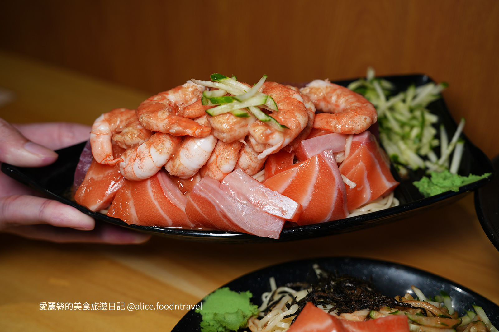 台中西屯美食 台中涼麵 台中生魚片 生魚片涼麵 一樂涼麵 台中宵夜 台中消夜 台中深夜美食 ALTA美食 逢甲美食 台灣大道 台灣美食 台中景點 台中必吃