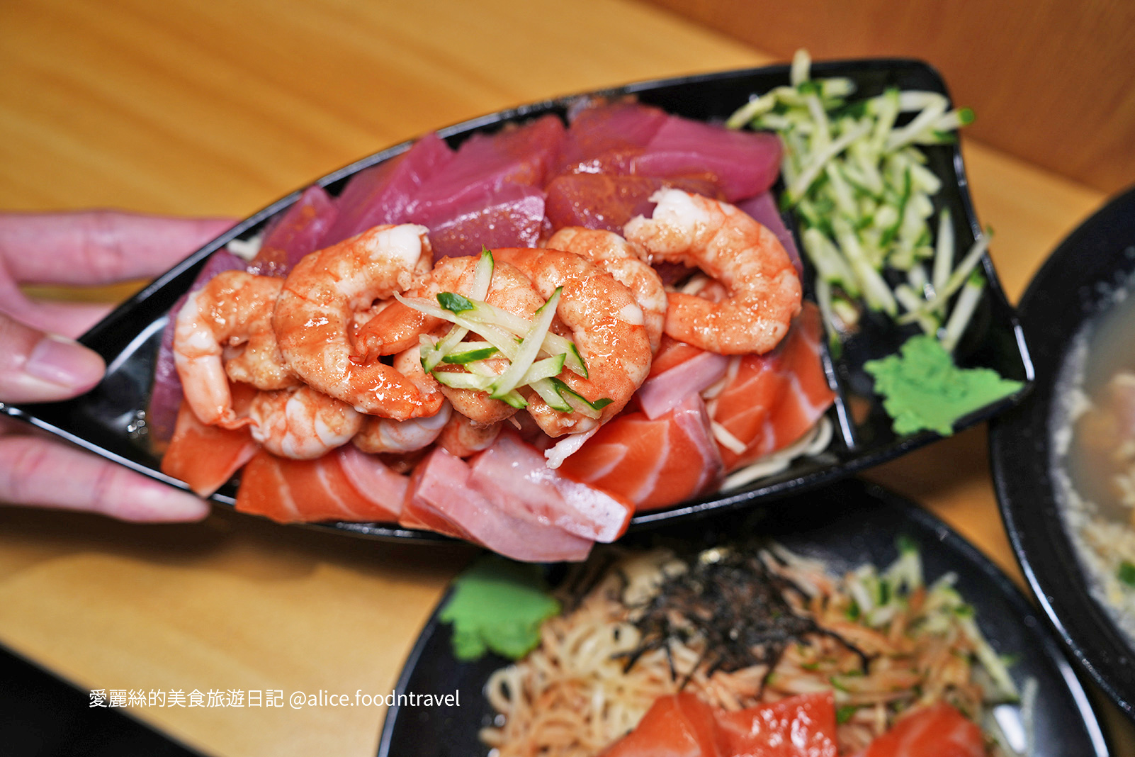台中西屯美食 台中涼麵 台中生魚片 生魚片涼麵 一樂涼麵 台中宵夜 台中消夜 台中深夜美食 ALTA美食 逢甲美食 台灣大道 台灣美食 台中景點 台中必吃