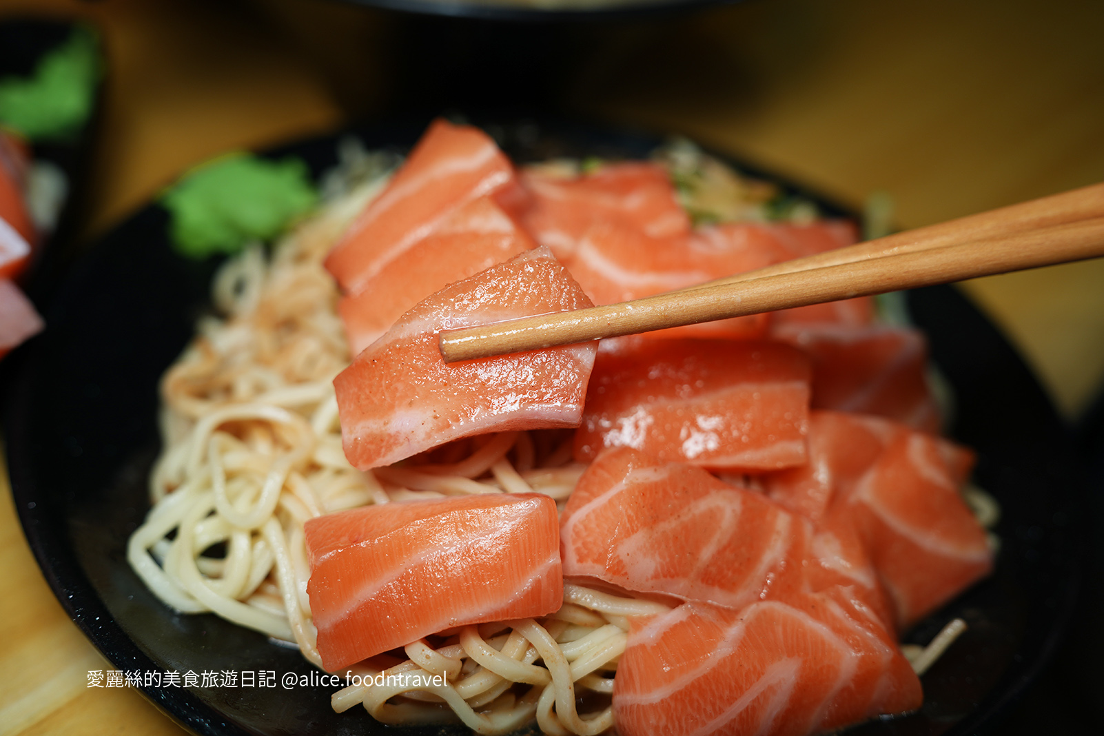 台中西屯美食 台中涼麵 台中生魚片 生魚片涼麵 一樂涼麵 台中宵夜 台中消夜 台中深夜美食 ALTA美食 逢甲美食 台灣大道 台灣美食 台中景點 台中必吃