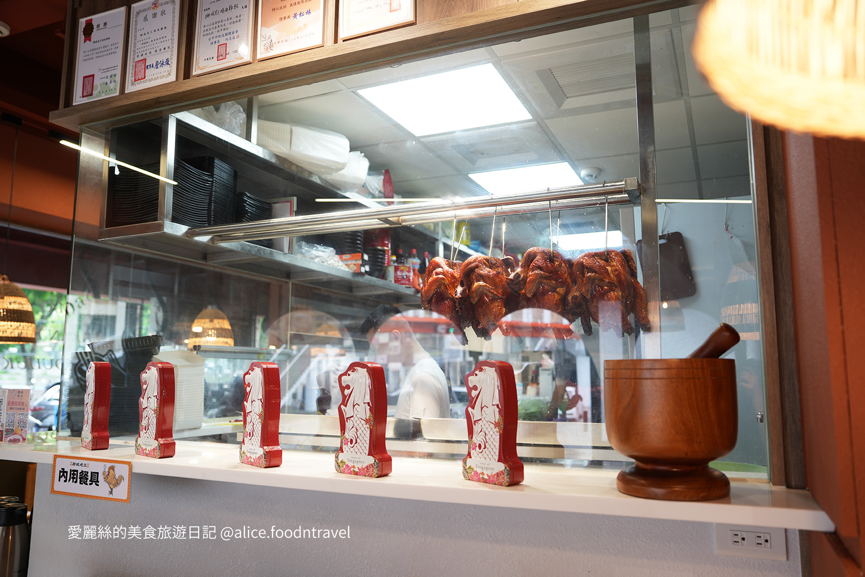 台中必吃 台中新開 台中海南雞 台中勤美 台中公益路 新加坡料理 新加坡美食 台中肉骨茶 台中新馬菜 海南雞飯推薦 肉骨茶推薦 公益路必吃 草悟道必吃 草悟道美食 勤美綠園道美食 台中西區美食 老王 台中老王 雞汁飯 台中午餐