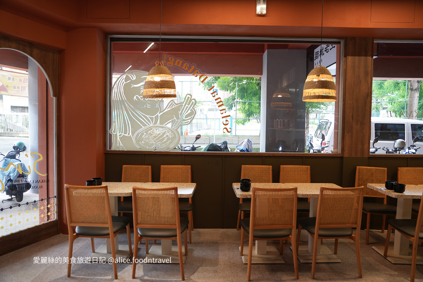 台中必吃 台中新開 台中海南雞 台中勤美 台中公益路 新加坡料理 新加坡美食 台中肉骨茶 台中新馬菜 海南雞飯推薦 肉骨茶推薦 公益路必吃 草悟道必吃 草悟道美食 勤美綠園道美食 台中西區美食 老王 台中老王 雞汁飯 台中午餐