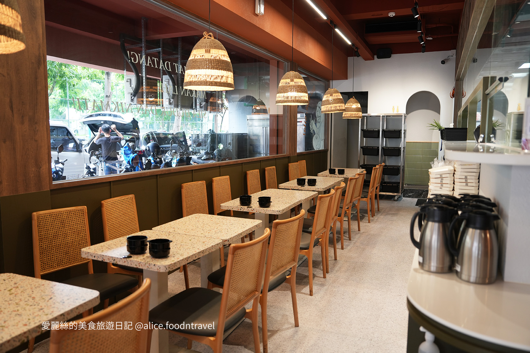 台中必吃 台中新開 台中海南雞 台中勤美 台中公益路 新加坡料理 新加坡美食 台中肉骨茶 台中新馬菜 海南雞飯推薦 肉骨茶推薦 公益路必吃 草悟道必吃 草悟道美食 勤美綠園道美食 台中西區美食 老王 台中老王 雞汁飯 台中午餐