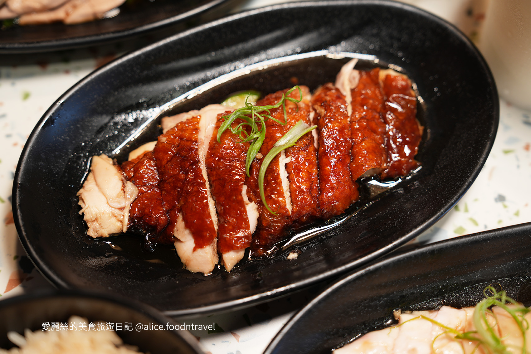 台中必吃 台中新開 台中海南雞 台中勤美 台中公益路 新加坡料理 新加坡美食 台中肉骨茶 台中新馬菜 海南雞飯推薦 肉骨茶推薦 公益路必吃 草悟道必吃 草悟道美食 勤美綠園道美食 台中西區美食 老王 台中老王 雞汁飯 台中午餐