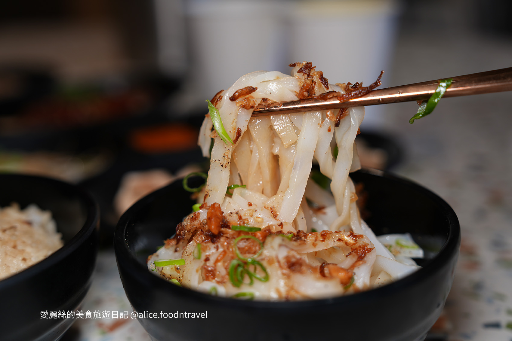 台中必吃 台中新開 台中海南雞 台中勤美 台中公益路 新加坡料理 新加坡美食 台中肉骨茶 台中新馬菜 海南雞飯推薦 肉骨茶推薦 公益路必吃 草悟道必吃 草悟道美食 勤美綠園道美食 台中西區美食 老王 台中老王 雞汁飯 台中午餐