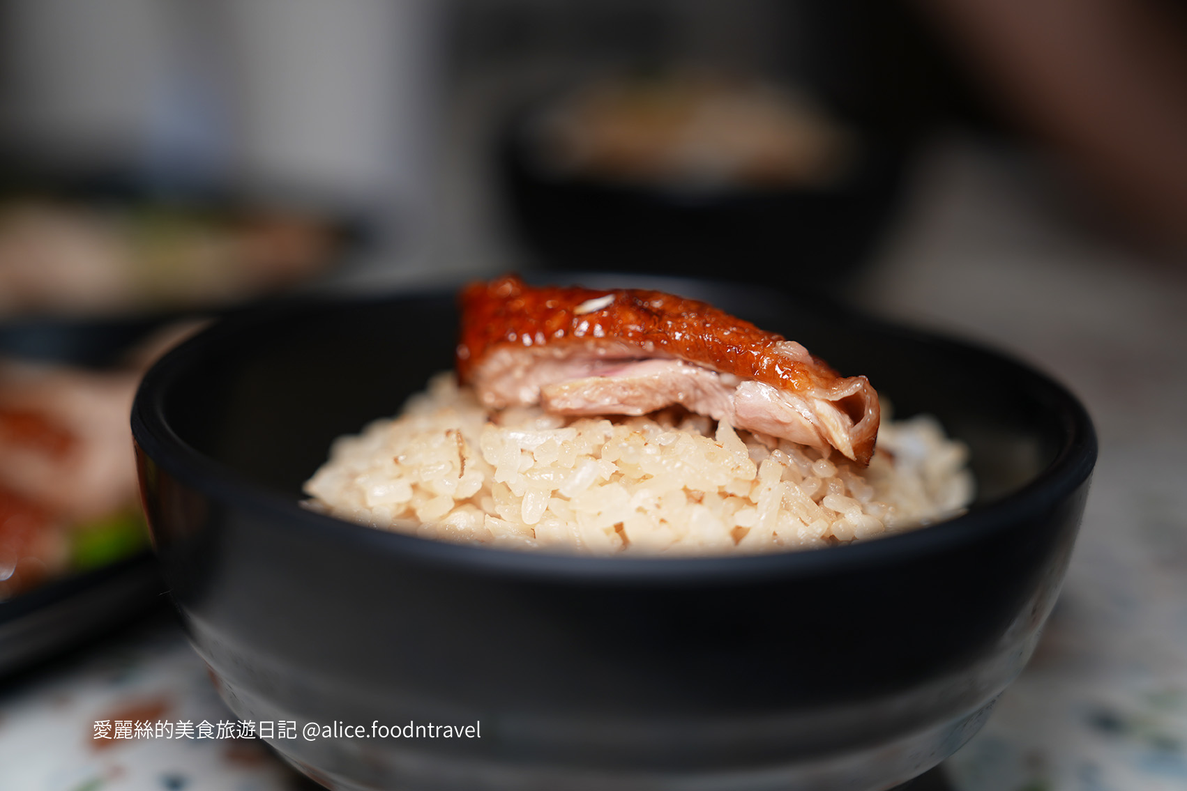 台中必吃 台中新開 台中海南雞 台中勤美 台中公益路 新加坡料理 新加坡美食 台中肉骨茶 台中新馬菜 海南雞飯推薦 肉骨茶推薦 公益路必吃 草悟道必吃 草悟道美食 勤美綠園道美食 台中西區美食 老王 台中老王 雞汁飯 台中午餐