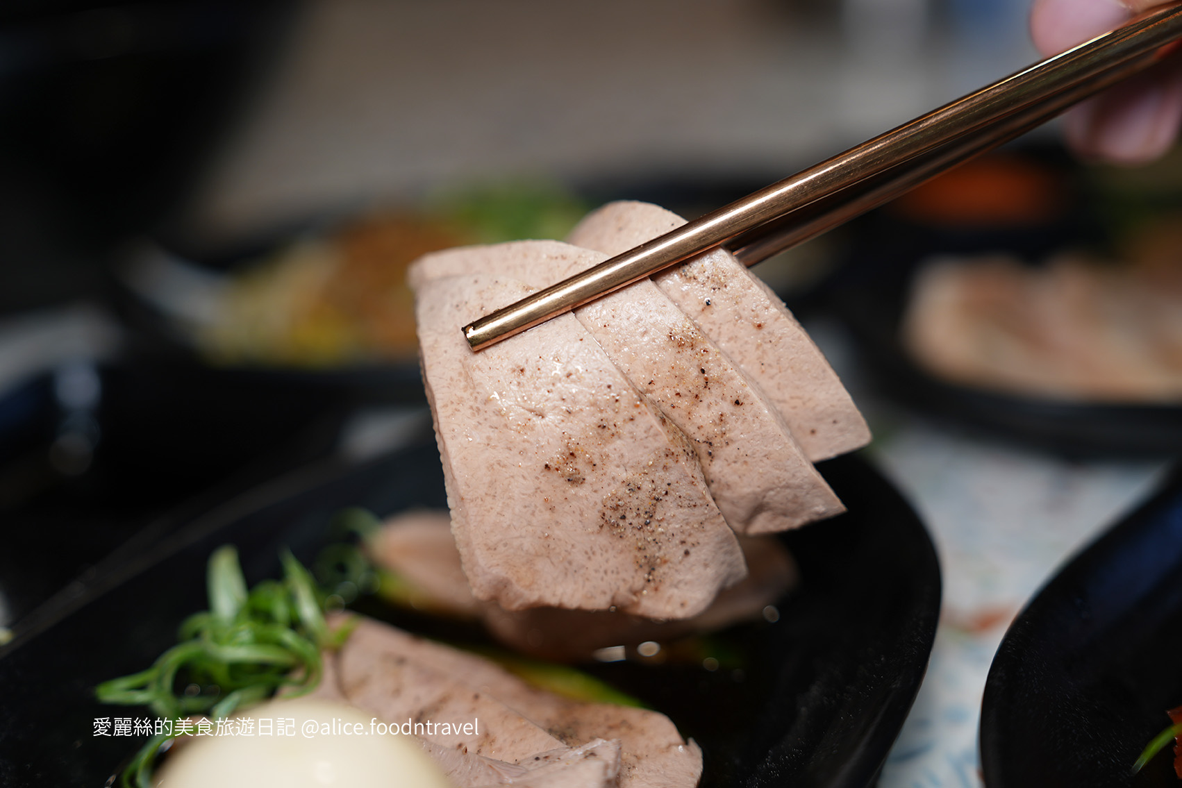 台中必吃 台中新開 台中海南雞 台中勤美 台中公益路 新加坡料理 新加坡美食 台中肉骨茶 台中新馬菜 海南雞飯推薦 肉骨茶推薦 公益路必吃 草悟道必吃 草悟道美食 勤美綠園道美食 台中西區美食 老王 台中老王 雞汁飯 台中午餐