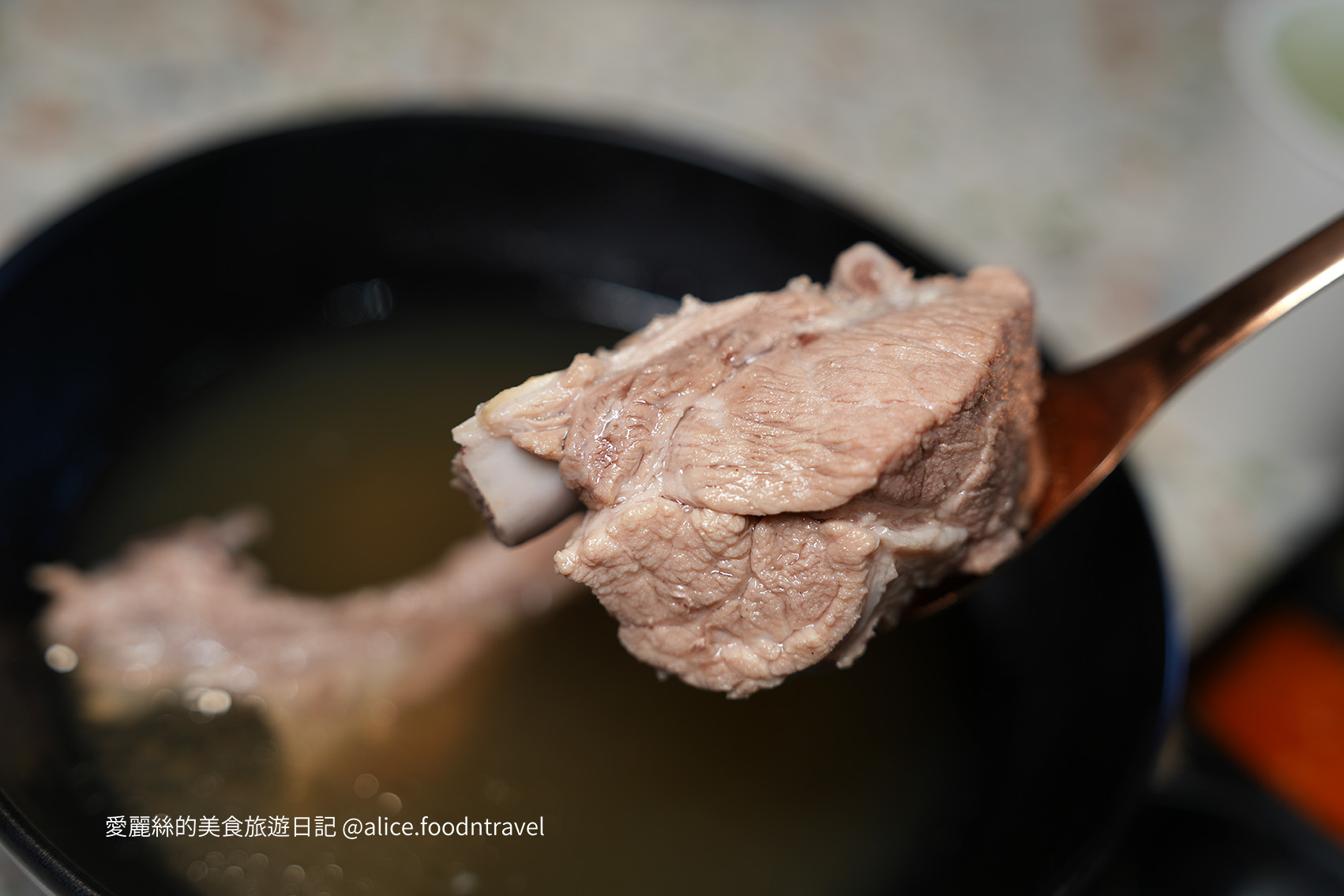 台中必吃 台中新開 台中海南雞 台中勤美 台中公益路 新加坡料理 新加坡美食 台中肉骨茶 台中新馬菜 海南雞飯推薦 肉骨茶推薦 公益路必吃 草悟道必吃 草悟道美食 勤美綠園道美食 台中西區美食 老王 台中老王 雞汁飯 台中午餐