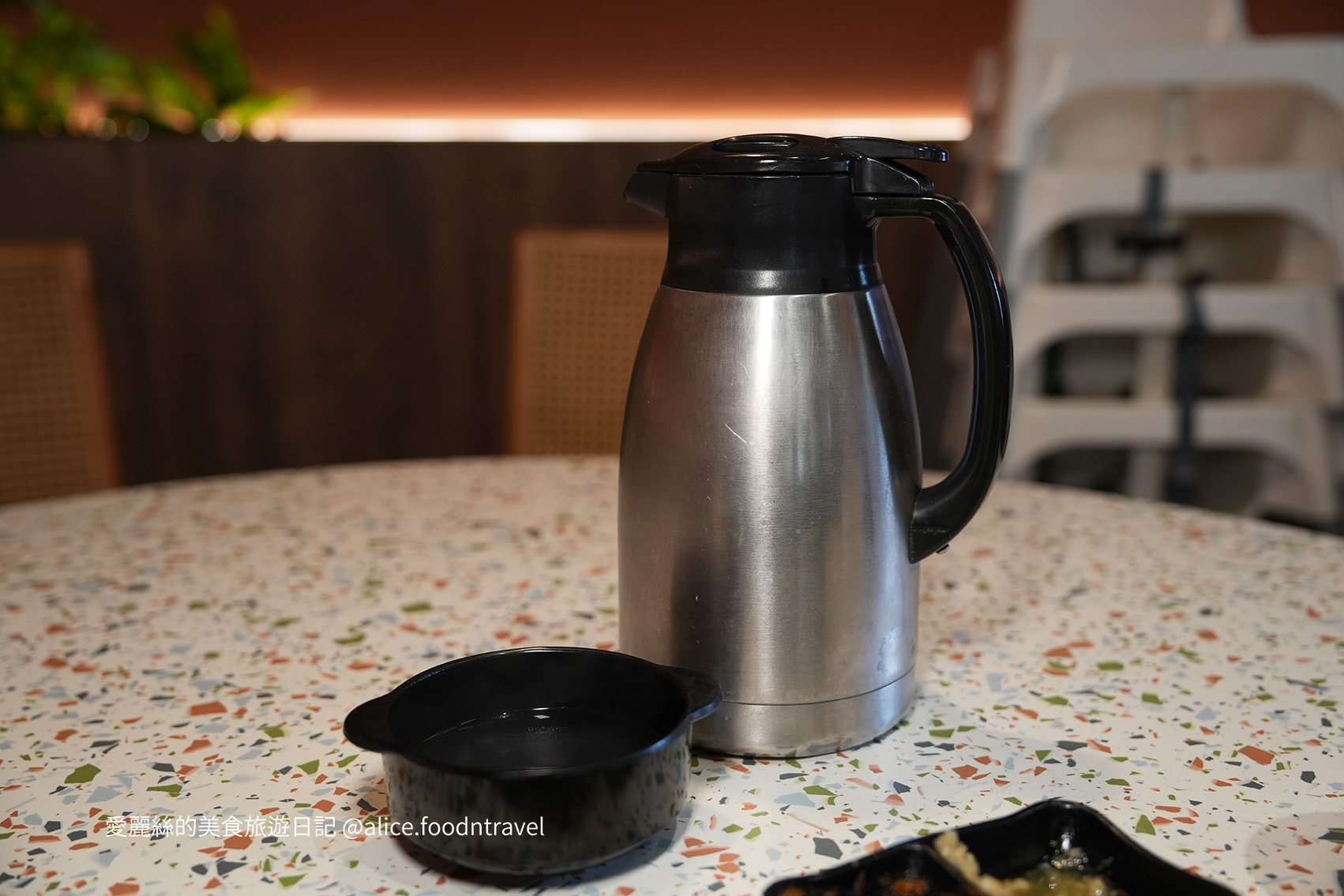 台中必吃 台中新開 台中海南雞 台中勤美 台中公益路 新加坡料理 新加坡美食 台中肉骨茶 台中新馬菜 海南雞飯推薦 肉骨茶推薦 公益路必吃 草悟道必吃 草悟道美食 勤美綠園道美食 台中西區美食 老王 台中老王 雞汁飯 台中午餐