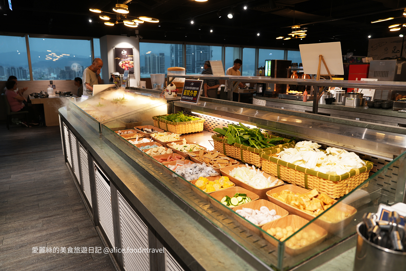 台中火鍋吃到飽 台中自助吧 台中吃到飽 台中壽喜燒吃到飽 台中麻辣鍋吃到飽 台中BUFFET 台中餐廳推薦 台中平價美食 台中聚餐餐廳 台中火車站 台中新時代 台中一中美食 鬥牛士二鍋 吃到飽推薦