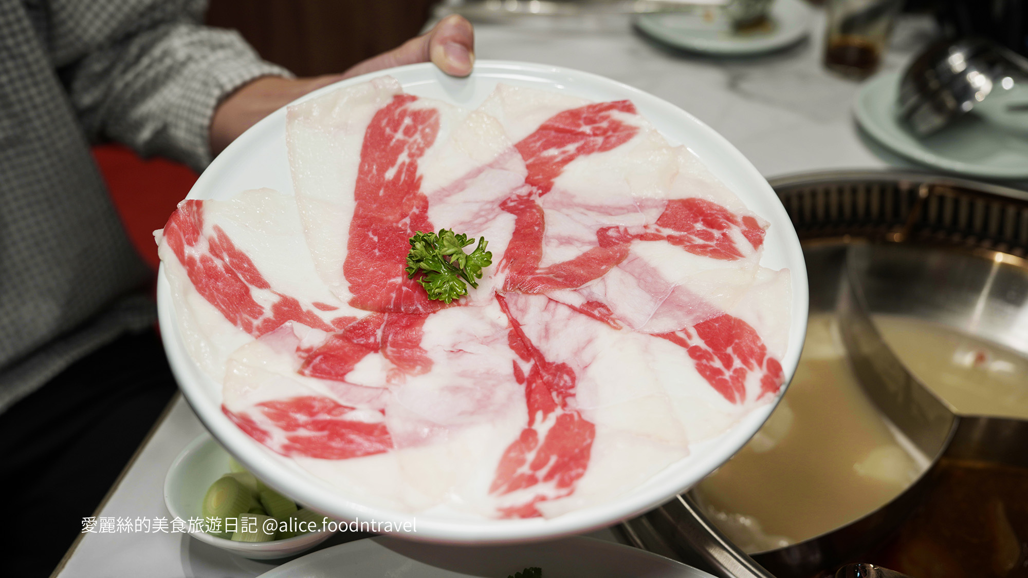 台中北屯美食 台中火鍋 台中麻辣鍋 北屯麻辣鍋 北屯火鍋 台中麻辣鍋推薦 台中麻辣鍋餐廳 北屯火鍋推薦 老井麻神 老井麻神極上鍋物 老井麻辣鍋 老井火鍋 老井燒肉 麻神麻辣鍋 漢神洲際美食 漢神洲際火鍋 漢神洲際麻辣鍋 麻辣鴨血 台中鴨血推薦 麻辣鍋鴨血