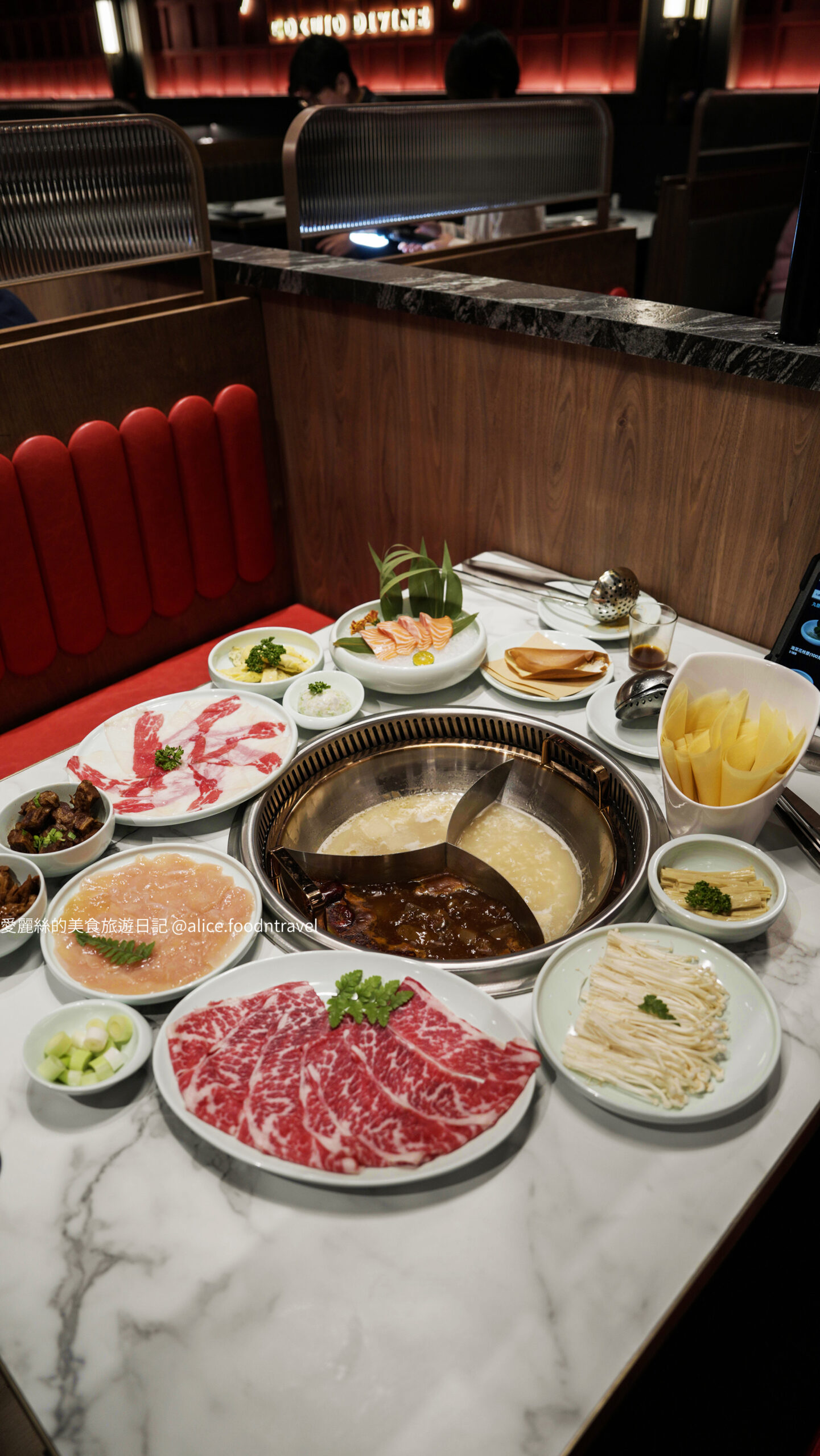 台中北屯美食 台中火鍋 台中麻辣鍋 北屯麻辣鍋 北屯火鍋 台中麻辣鍋推薦 台中麻辣鍋餐廳 北屯火鍋推薦 老井麻神 老井麻神極上鍋物 老井麻辣鍋 老井火鍋 老井燒肉 麻神麻辣鍋 漢神洲際美食 漢神洲際火鍋 漢神洲際麻辣鍋 麻辣鴨血 台中鴨血推薦 麻辣鍋鴨血