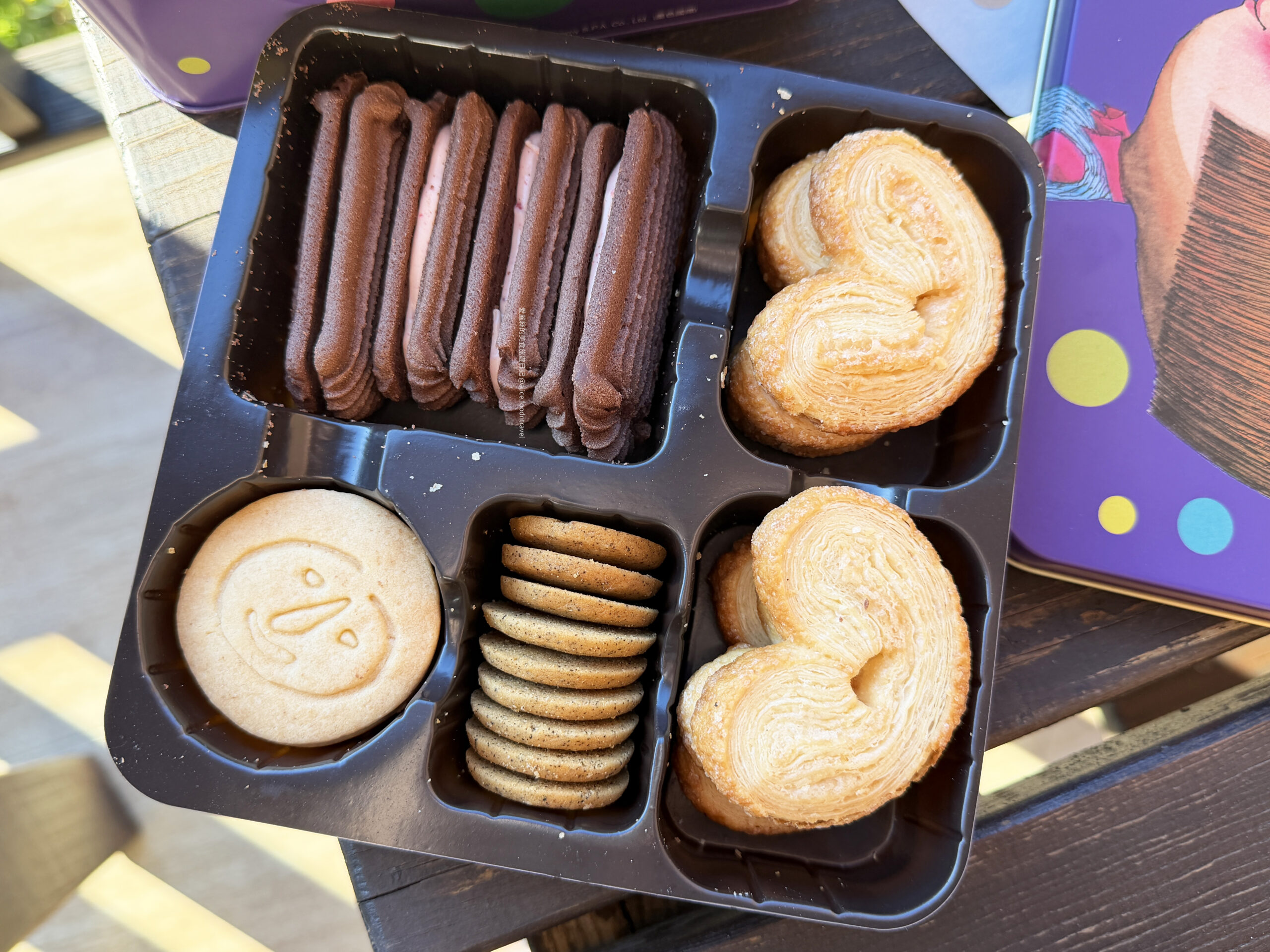 喜憨兒烘焙坊 喜憨兒基金會 幾米繪本 幾米 鐵盒餅乾 餅乾禮盒 2025禮盒推薦 2026過年禮盒 2026禮盒 聖誕節禮物 聖誕節禮盒 我不是完美小孩 英式下午茶 宅配美食 宅配甜點 網路甜點 網路名店