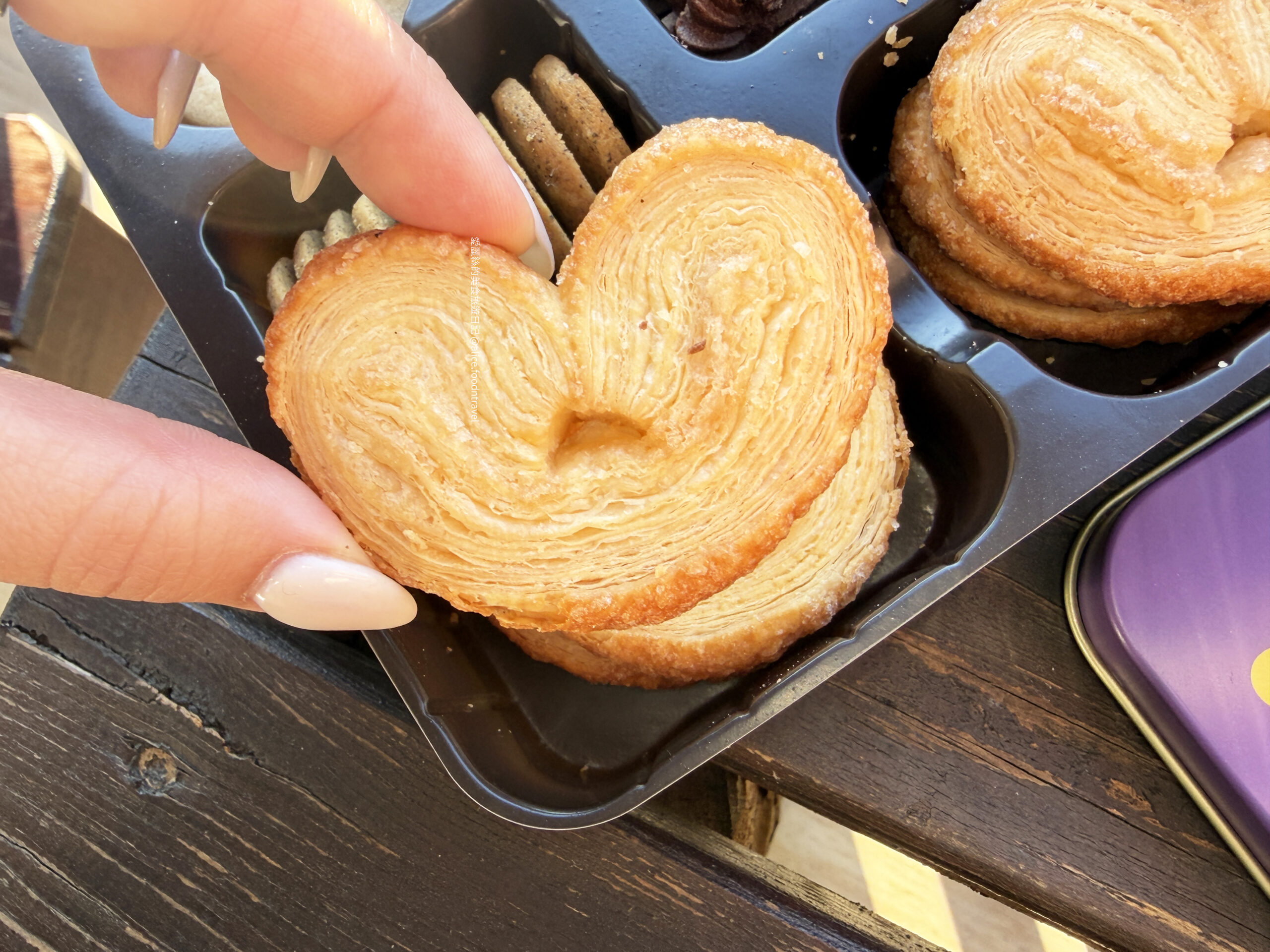 喜憨兒烘焙坊 喜憨兒基金會 幾米繪本 幾米 鐵盒餅乾 餅乾禮盒 2025禮盒推薦 2026過年禮盒 2026禮盒 聖誕節禮物 聖誕節禮盒 我不是完美小孩 英式下午茶 宅配美食 宅配甜點 網路甜點 網路名店