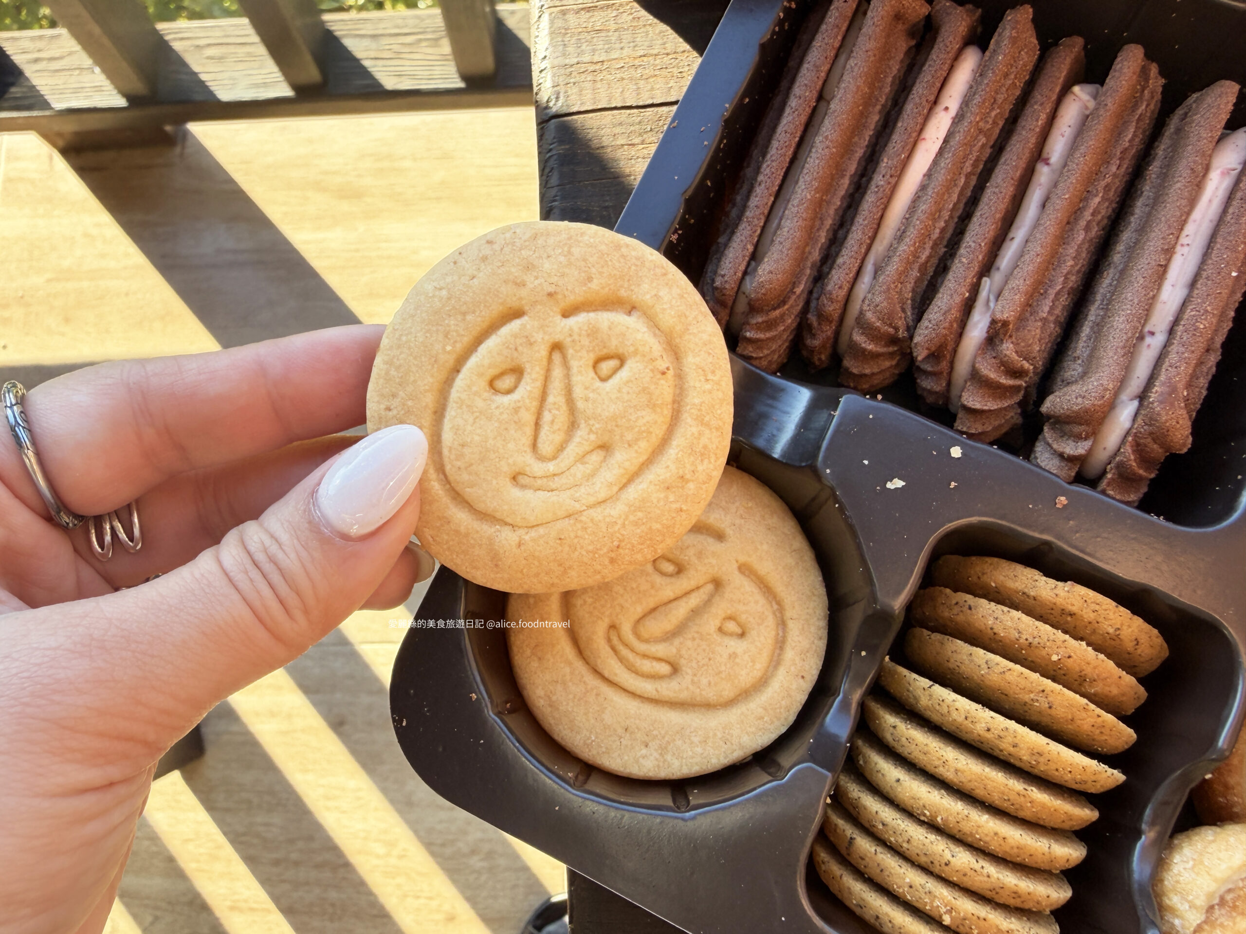 喜憨兒烘焙坊 喜憨兒基金會 幾米繪本 幾米 鐵盒餅乾 餅乾禮盒 2025禮盒推薦 2026過年禮盒 2026禮盒 聖誕節禮物 聖誕節禮盒 我不是完美小孩 英式下午茶 宅配美食 宅配甜點 網路甜點 網路名店