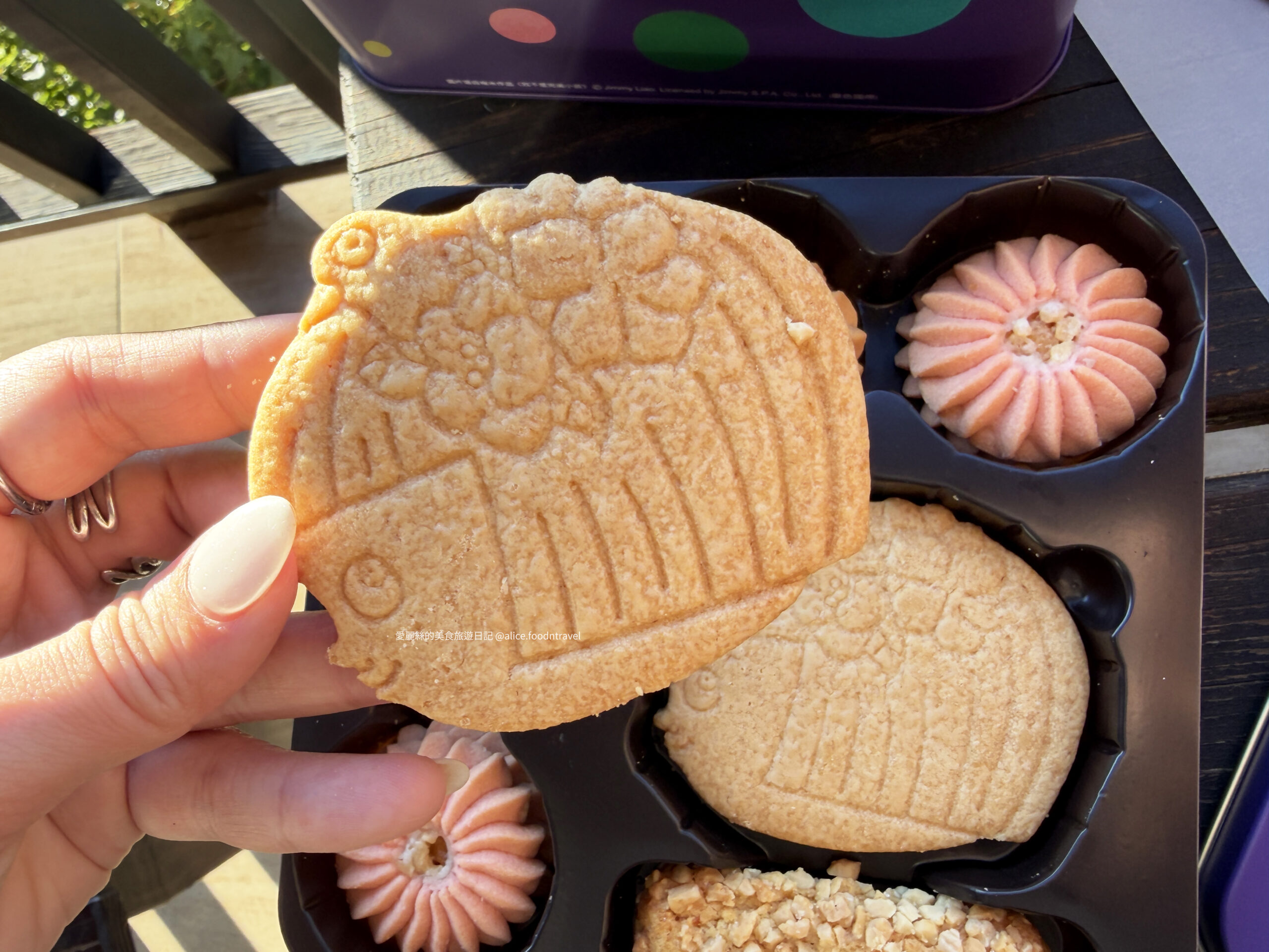 喜憨兒烘焙坊 喜憨兒基金會 幾米繪本 幾米 鐵盒餅乾 餅乾禮盒 2025禮盒推薦 2026過年禮盒 2026禮盒 聖誕節禮物 聖誕節禮盒 我不是完美小孩 英式下午茶 宅配美食 宅配甜點 網路甜點 網路名店