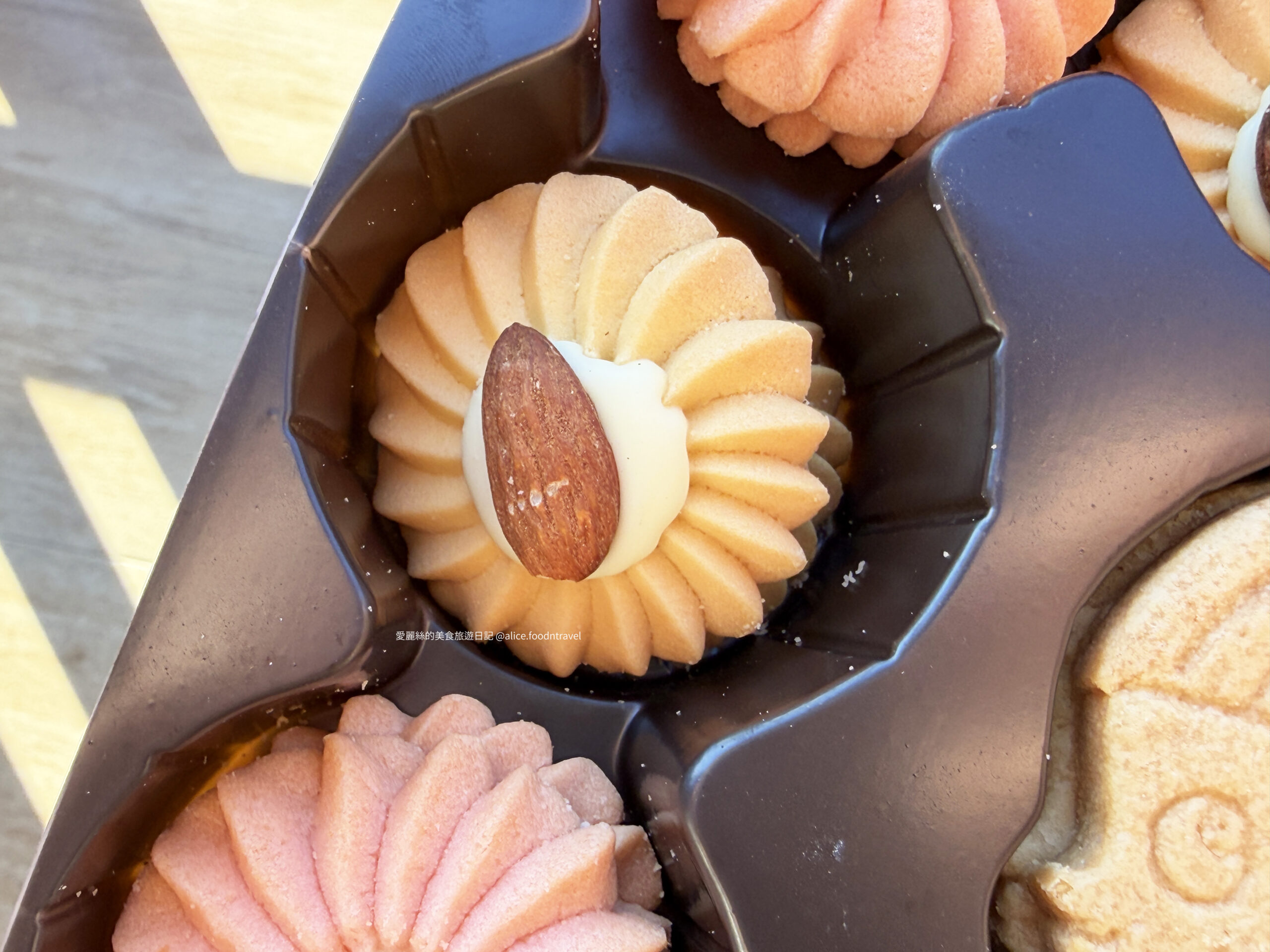 喜憨兒烘焙坊 喜憨兒基金會 幾米繪本 幾米 鐵盒餅乾 餅乾禮盒 2025禮盒推薦 2026過年禮盒 2026禮盒 聖誕節禮物 聖誕節禮盒 我不是完美小孩 英式下午茶 宅配美食 宅配甜點 網路甜點 網路名店